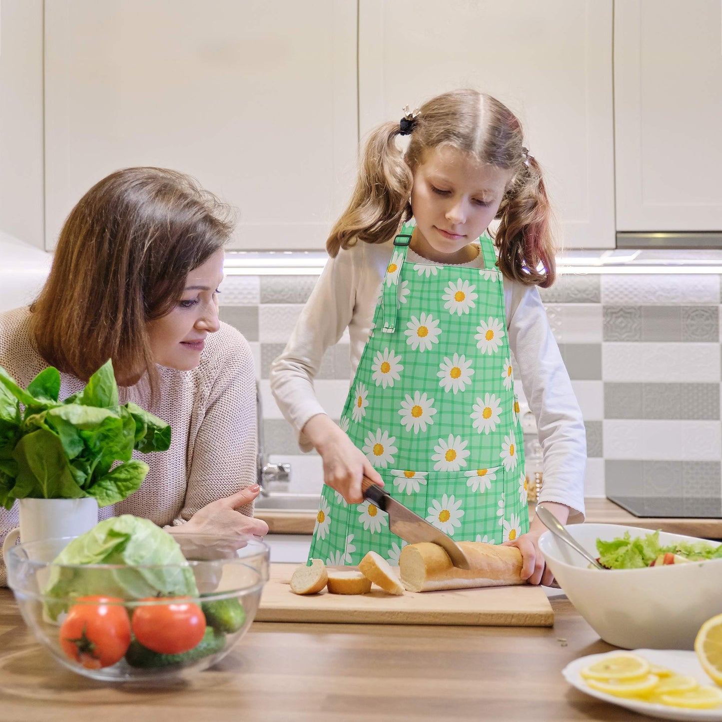 BeeGreen Kids Apron 2 Pack Cooking Aprons with Adjustable Strap Kids Kitchen Aprons with Front Pocket for Girls Toddler Painting Baking Artist Washable Lightweight (Green Daisy Flower+ Blue Flower)