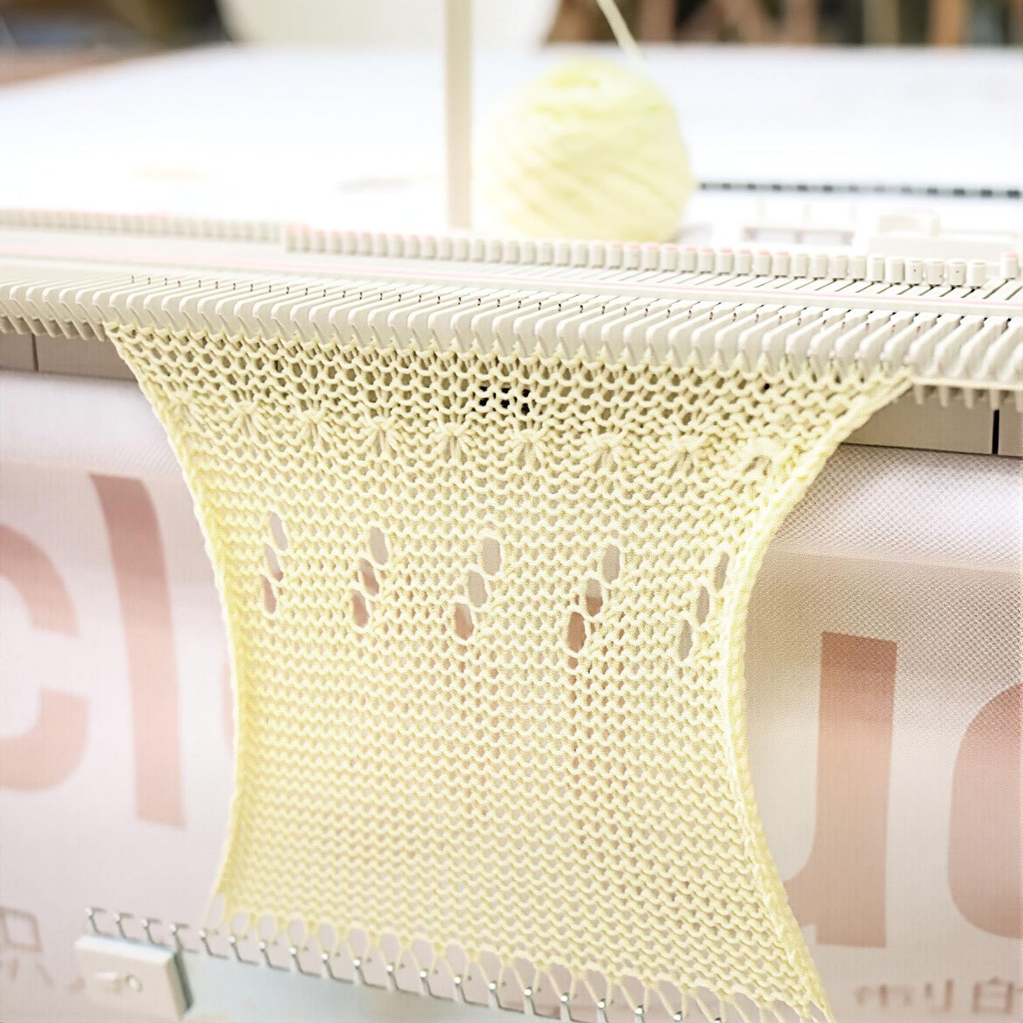 Knitting Machine, LK150 6.5mm Mid Gauge 150 Stitches Portable Plastic Domestic Smart Weaving Set with Accessories for Sock Hat Scarf, Hand Sweater Knitting Machine Kit for Kids