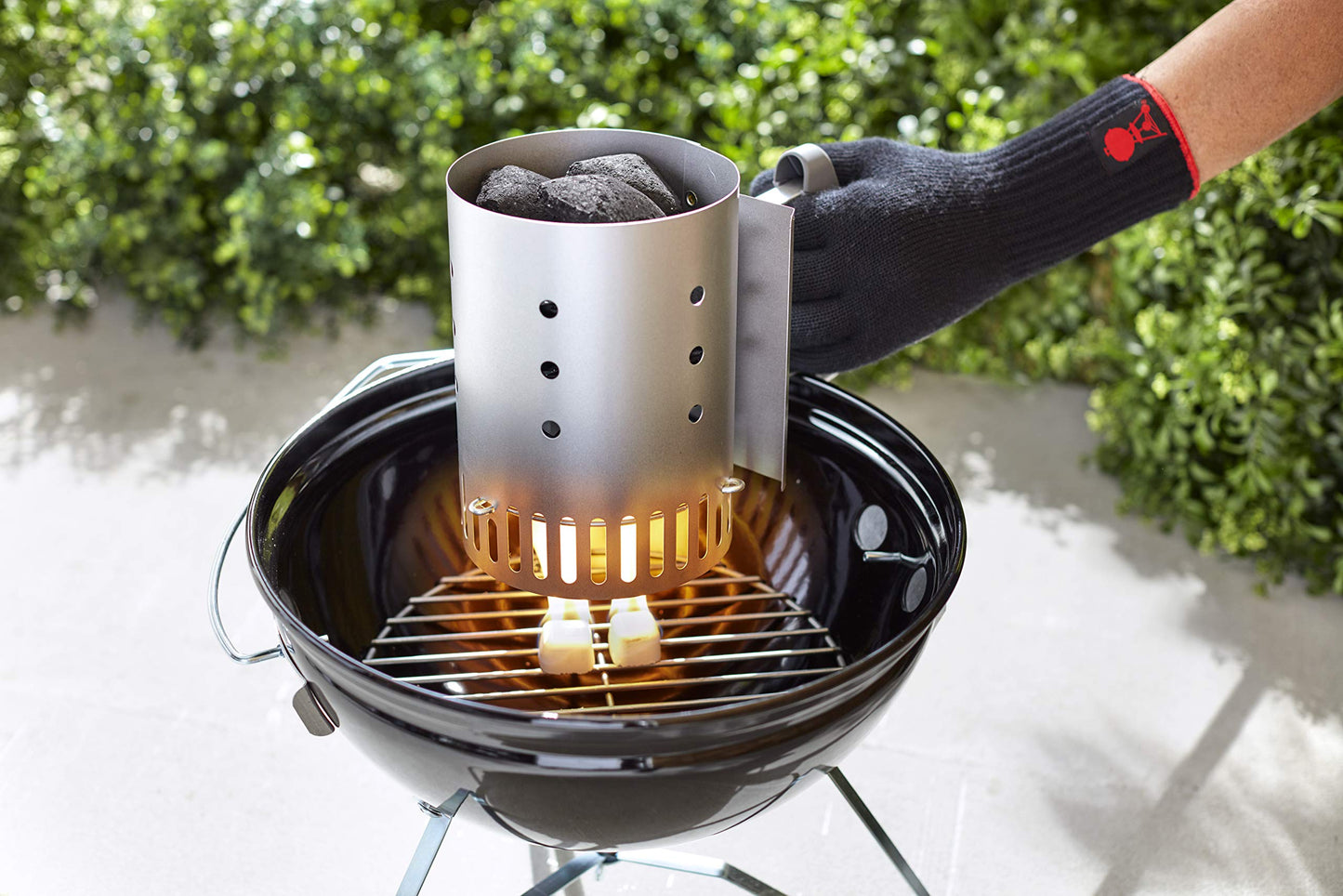 Weber Rapidfire Compact Chimney Starter – Charcoal Grill Accessory That Lights Coals in Under 15 Minutes, Ideal for Smaller Grills (Smokey Joe & Jumbo Joe)