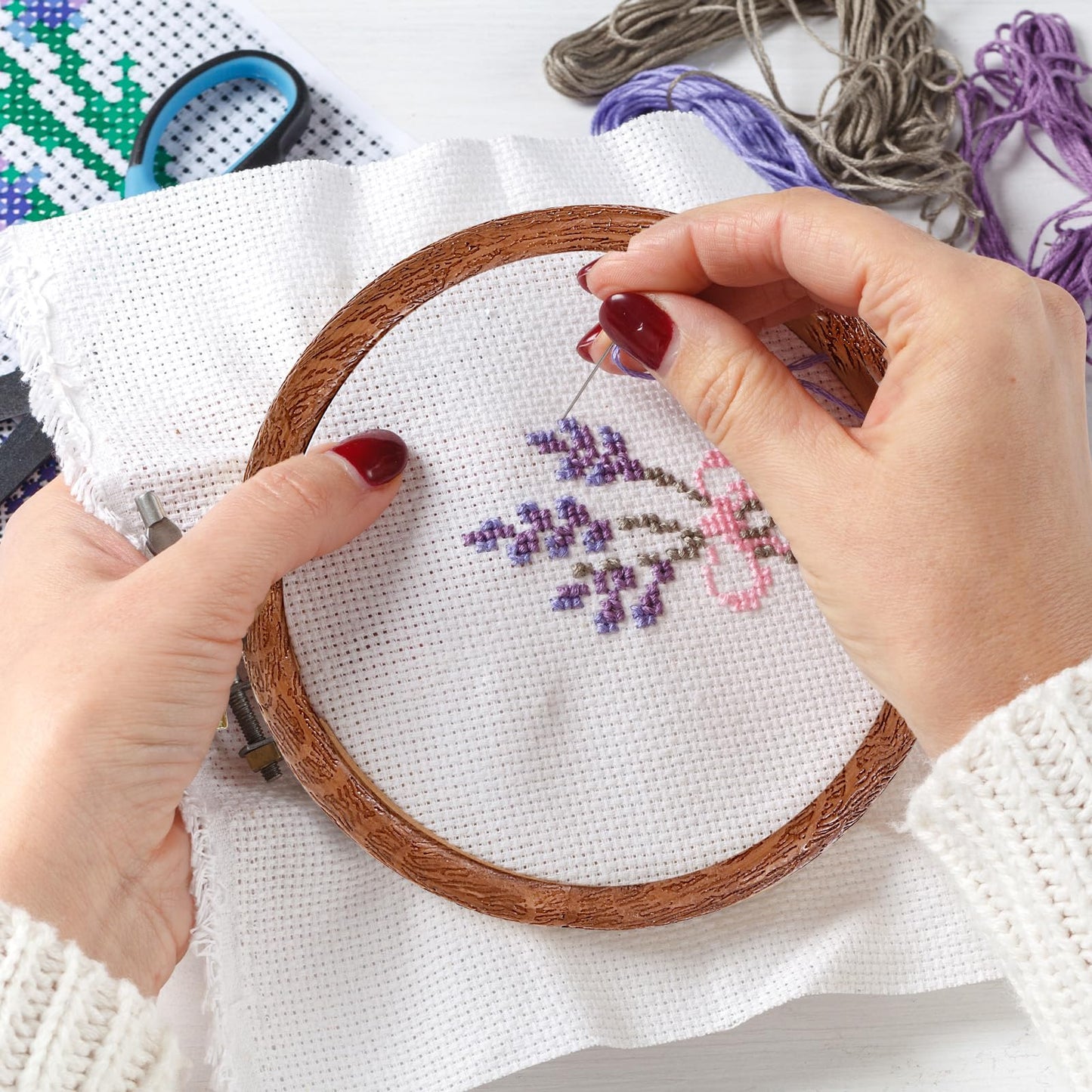 Oqqlin 12 Pcs Embroidery Hoop, 3 Inch Round Small Embroidery Hoops Rubber Imitation Wood Cross Stitch Hoop Cross Stitch Hoops Ring for Sewing, DIY, Craft, Hanging Ornaments