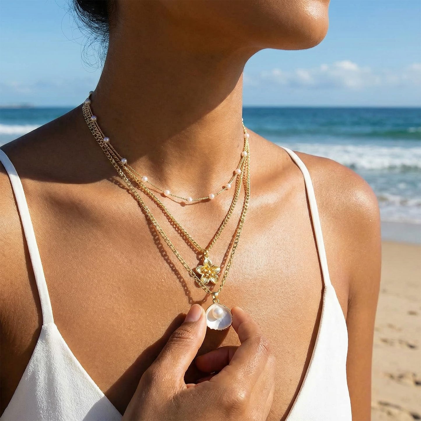 Shell Starfish Necklace for Women Gold Tone Layered Beach Jewelry Pearl Seashell Charm Adjustable Coastal Necklace for Summer Vacation Outfits Gifts