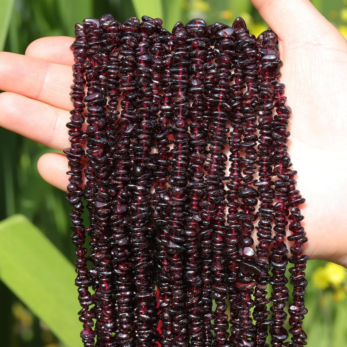 400pcs Natural Chip Stone Beads for Jewelry Making Garnet 5-8mm Irregular Gemstones Healing Crystal Loose Rocks Bead Hole Drilled for Ring Earrings Necklace Bracelet Making DIY Art Crafts