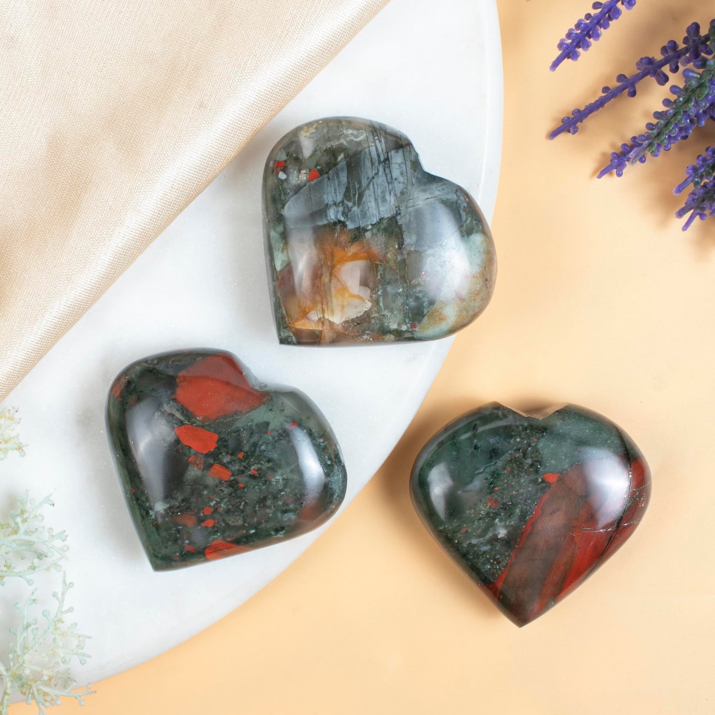 Crocon 50mm African Bloodstone Heart Stone Big Heart Shape Puff Stones Set 450+ Carats Pocket Crystal Healing Tumble Collection Palm Worry Stone Good Luck Charm Meditation Gift Craft Home Decor