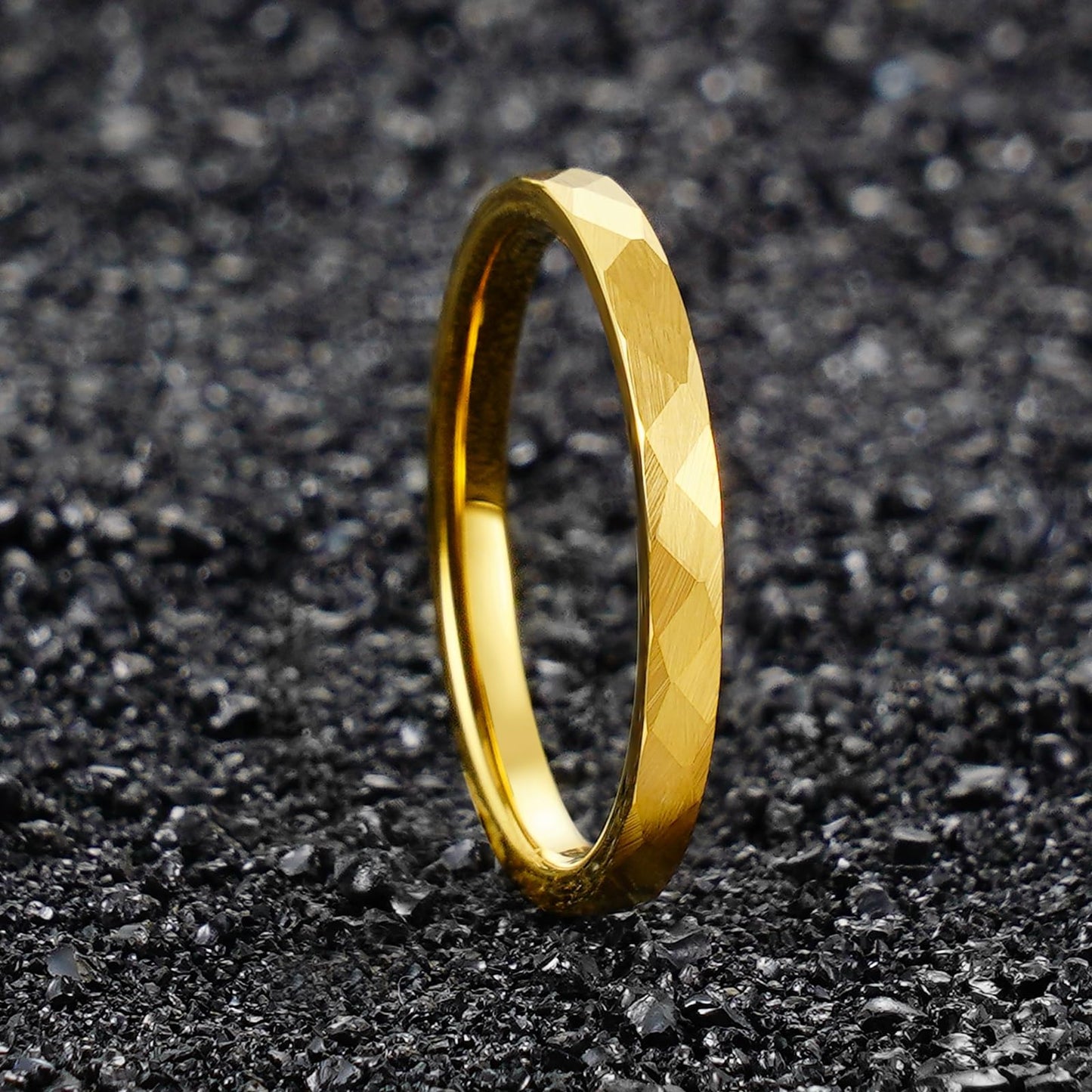 JEWPER 2/4/6/8mm Black/silver/gold Tungsten Rings for Men Womens Couple Fashion Jewelry Promise Engagement Wedding Band Hammered Inner ring inlaid with olive wood Carbide Polished Edge Comfort Fit