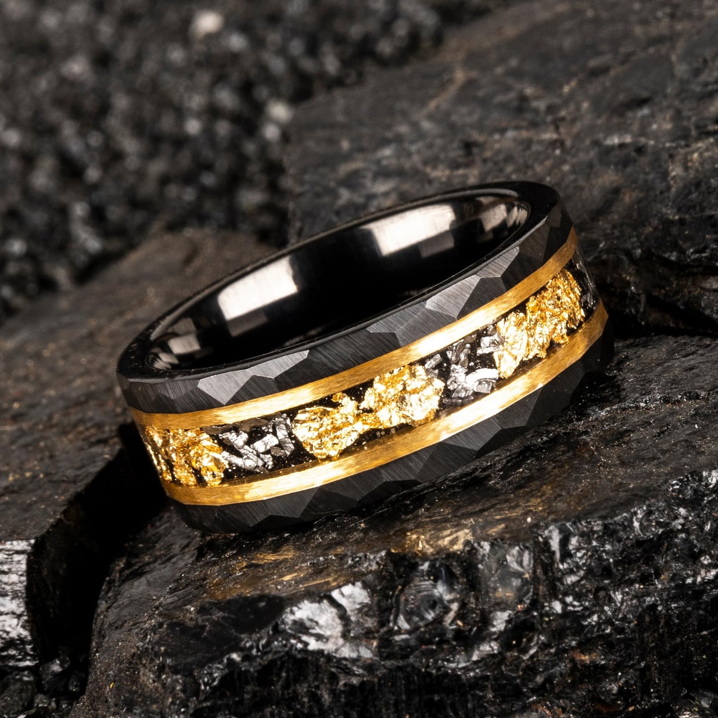 JEWPER 8mm Men Womens Wedding Band Tungsten Rings Gold Black Hammer pattern Fashion Promise Carbide Inlaid Gold Leaf Iron Filings Matte Finish Edge Comfort Fit size(13)