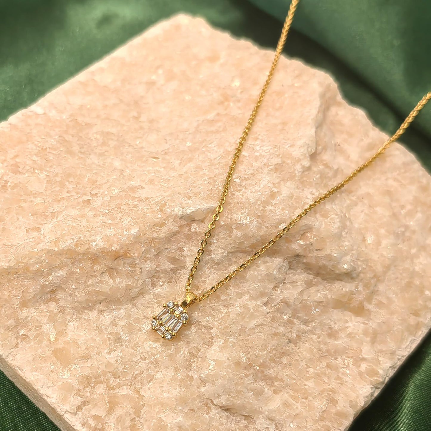 Zeffy Gold Necklace Diamond Pendant Necklaces Dainty Simple Cute Gold Cubic Zirconia Necklaces for Women Trendy Gold Jewelry Gift