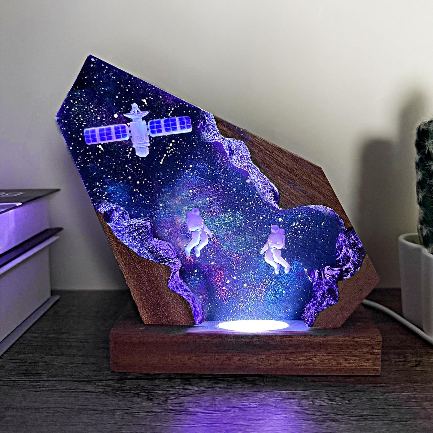 Handcrafted Astronaut Resin Lamp, RGB Galaxy Light With Wood Base USB Charging, Space Themed Bedroom Decor, Astronomy Gift for Sci-fi Lovers, Birthday Valentine's Day Gifts for Women & Men (S,6"x4")