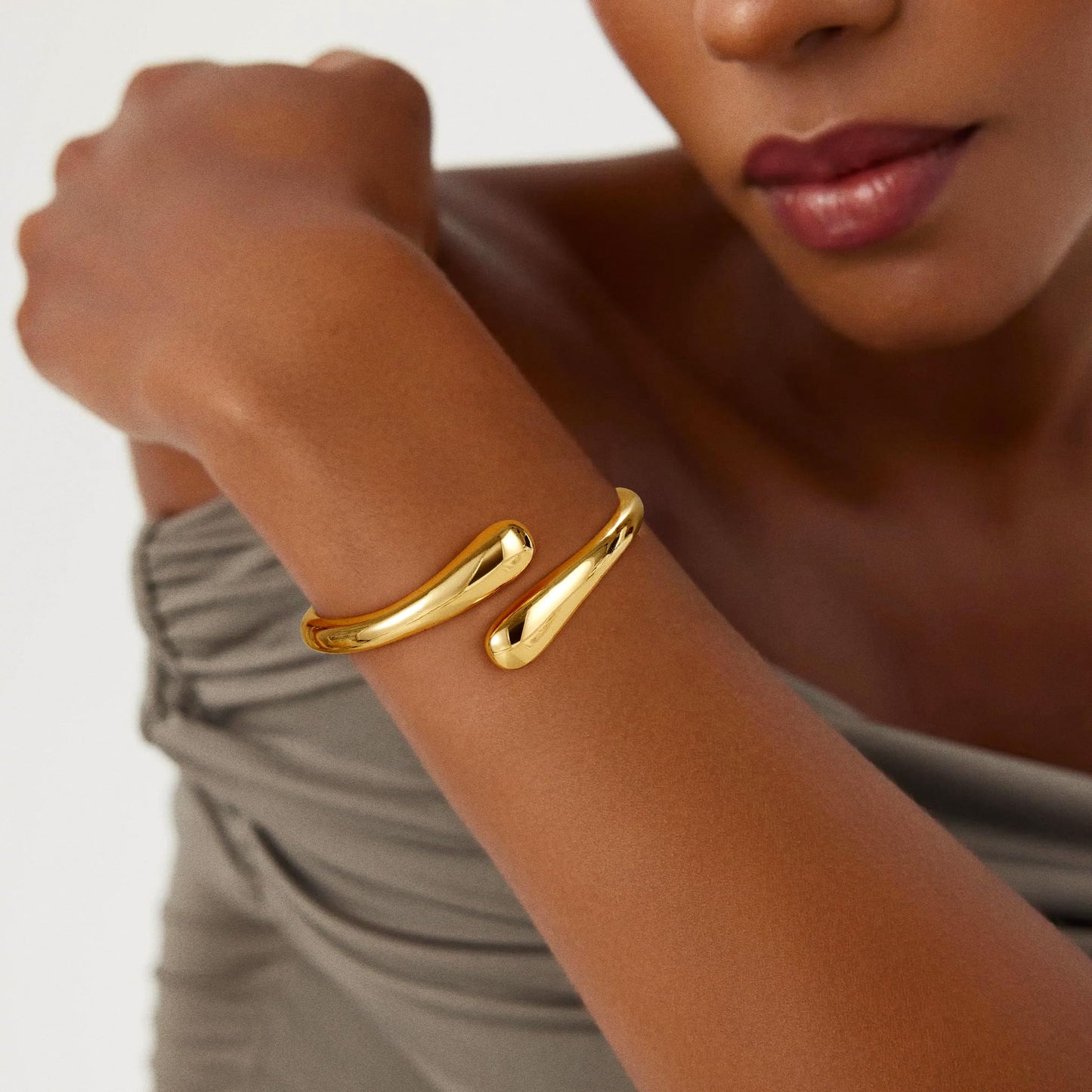 Eaciy Gold Bracelets for Women Trendy - 14K Gold Plated Bangle Bracelet Chunky Adjustable Twist Cuff Gold Bracelet Non Tarnish Waterproof Jewelry for Women Gifts