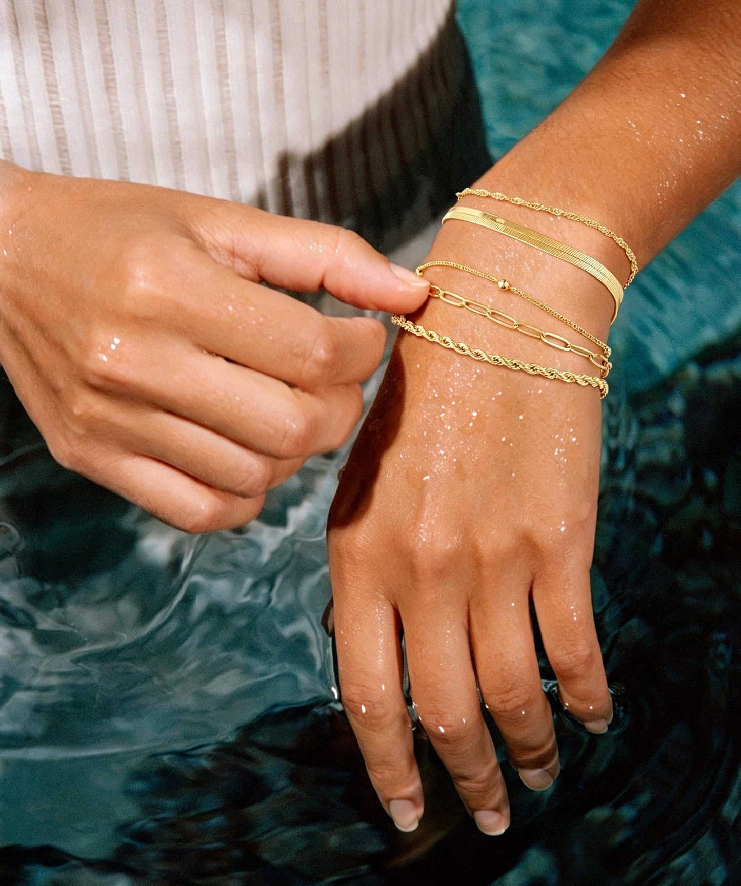 Turandoss Gold Bracelets Stack for Women, Dainty 14K Gold Plated Stackable Bracelet Set Adjustable Paperclip Satellite Box Chain Bracelet Waterproof Non Tarnish Jewelry Gifts for Women