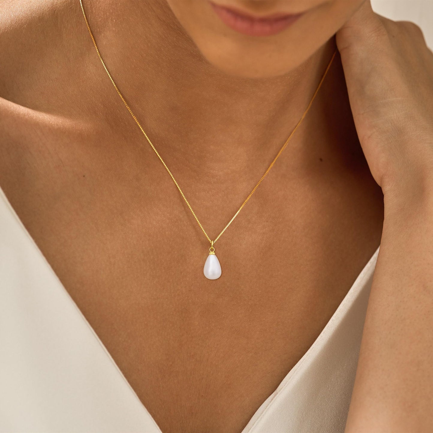JOBICY Dainty Gold Necklace for Women, Single Pearl Drop Pendant Necklace 14k Gold Pearl Necklaces for Women Trendy Cute Simple Bridal Pearls Choker Necklace Prom Wedding Jewelry Gifts