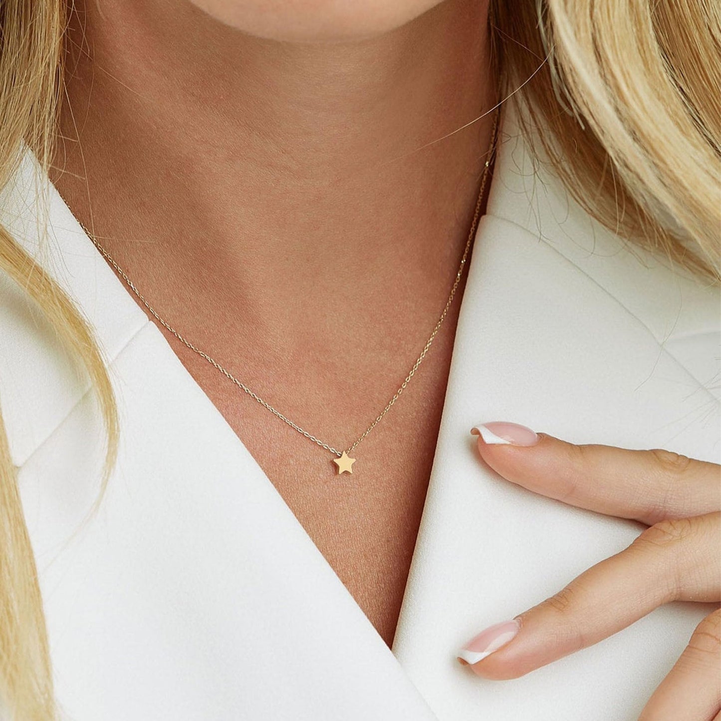 VRIUA Gold Necklace for Women,Dainty Star Necklace 14k Gold Plated Simple Star Pendant Necklace Jewelry Everyday for Women