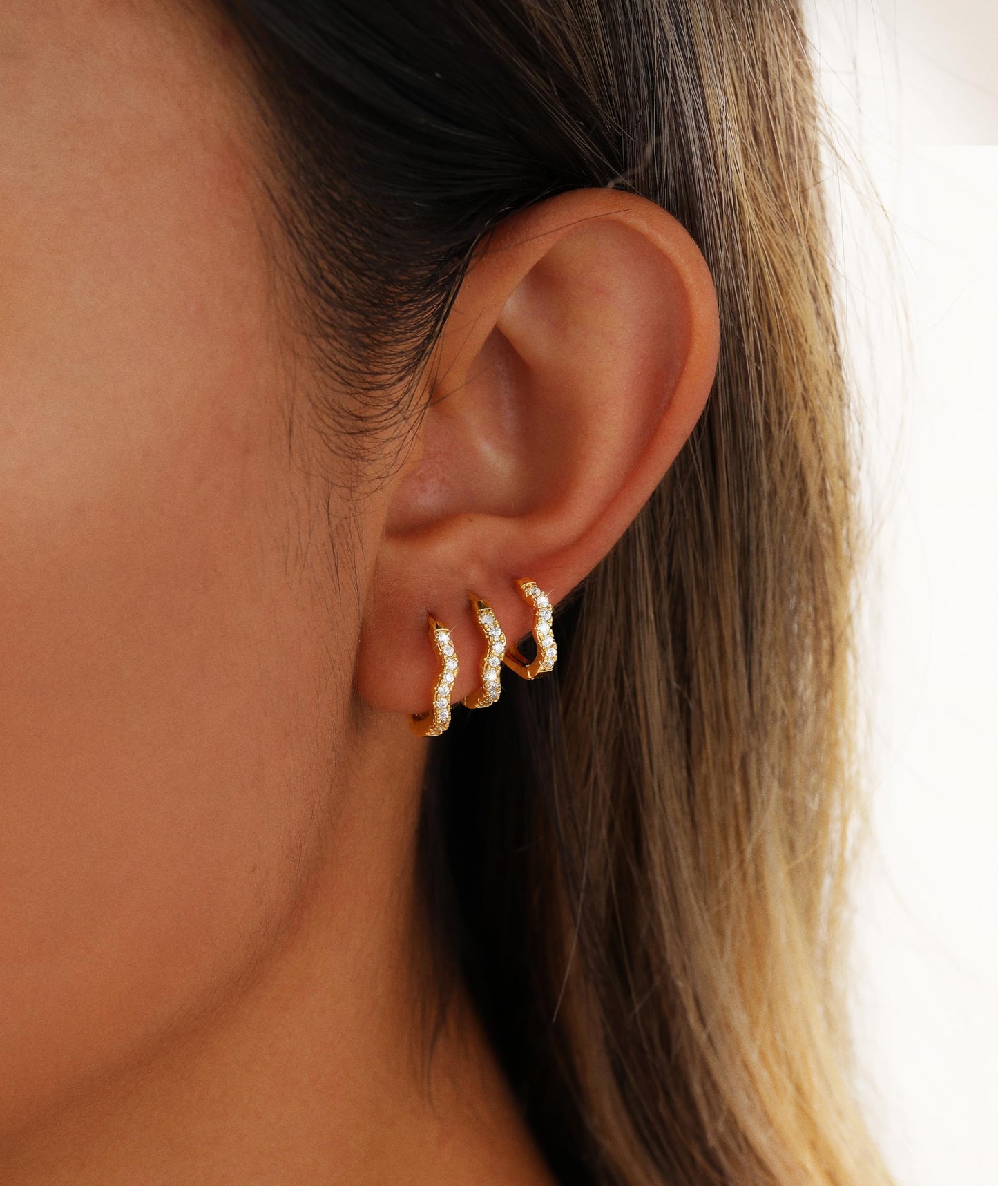 CAROVO 3 Pairs Gold Hoop Earrings for Women Trendy Dainty 14K Gold Plated Cubic Zirconia Wave Huggie Hoop Earrings Stack for Multiple Piercing Jewelry