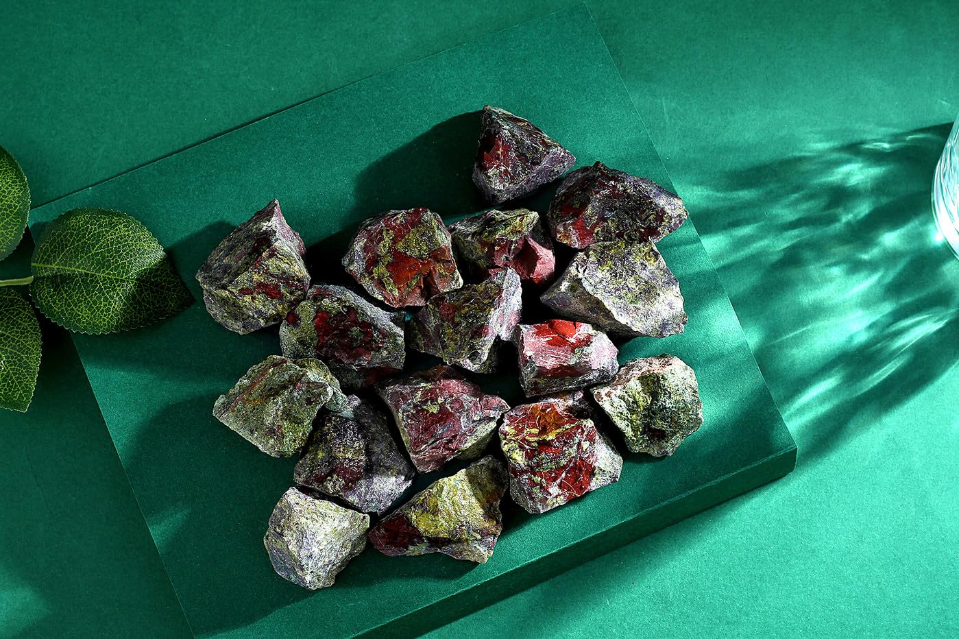 QINJIEJIE Dragon Bloodstone Crystals Raw Stones Natural Rough Gemstones Rocks Bulk Large 0.8-1.2" Gems Reiki Decorative Fountain Rock for Tumbling Cabbing Polishing Wire Wrapping Wicca 0.9 lbs