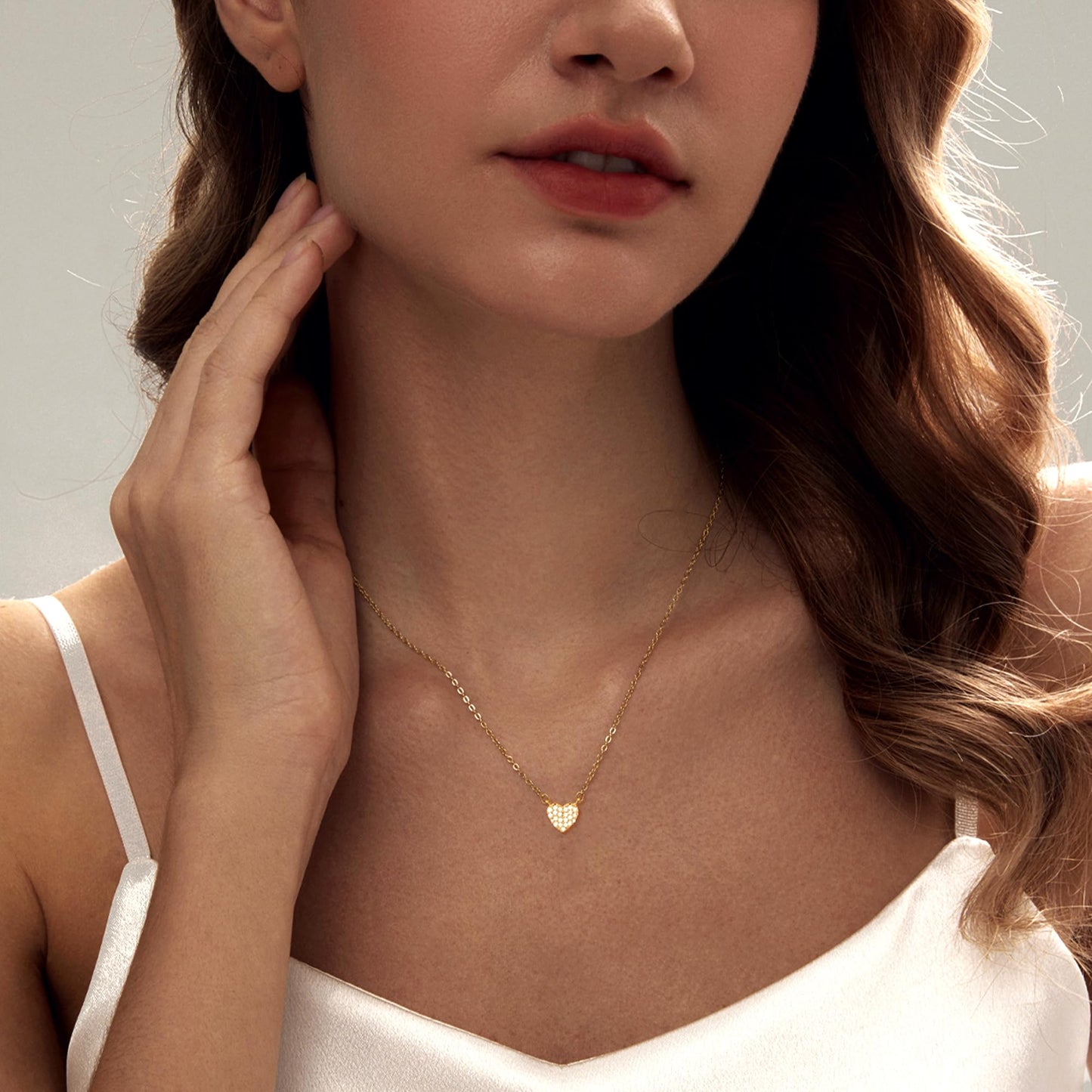 Zeffy Dainty Tiny CZ Heart Necklace 14k Gold Plated Diamond Heart Pendant Necklace Simple Cute Cubic Zirconia Choker Necklaces for Women Trendy Jewelry Christmas Birthday Gift