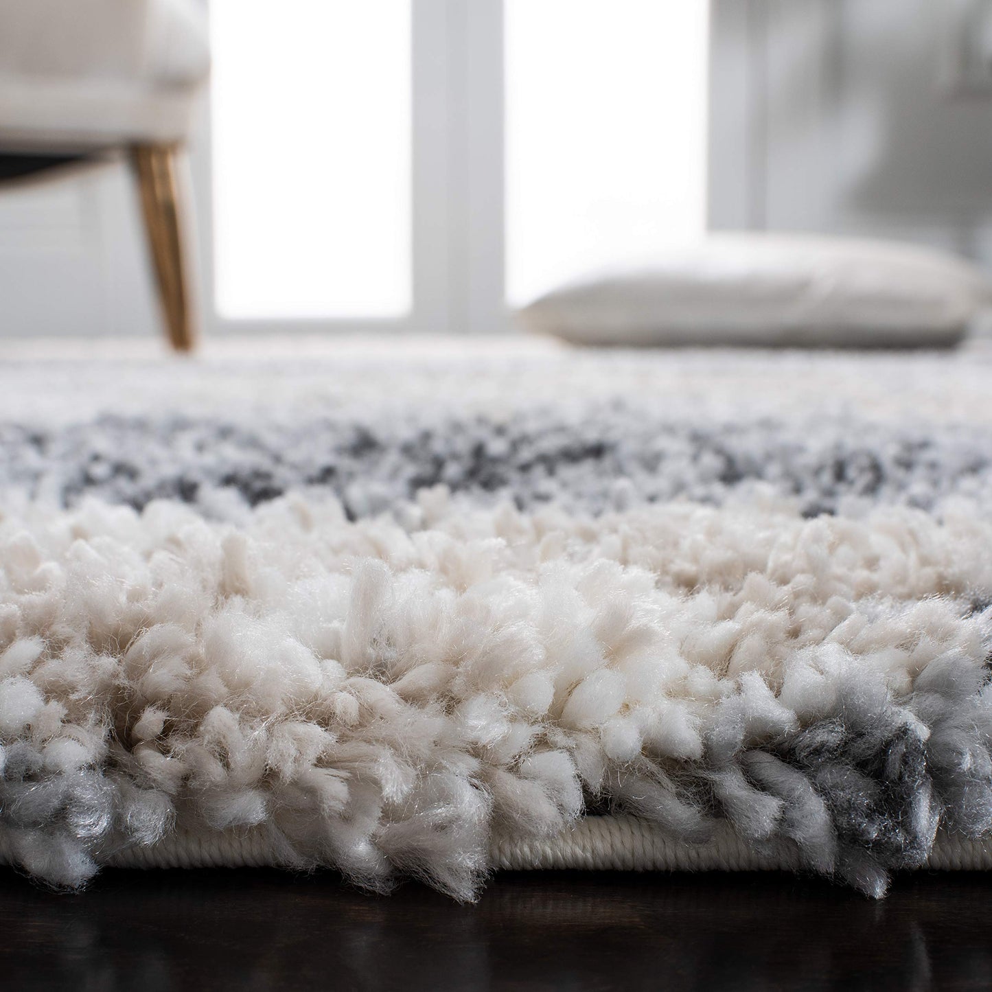 SAFAVIEH Fontana Shag Collection Area Rug - 6'7" x 9', Grey & Ivory, Non-Shedding & Easy to Clean, Plush Thick Pile, Ideal for Living Room, Bedroom, Dining Space (FNT853G)