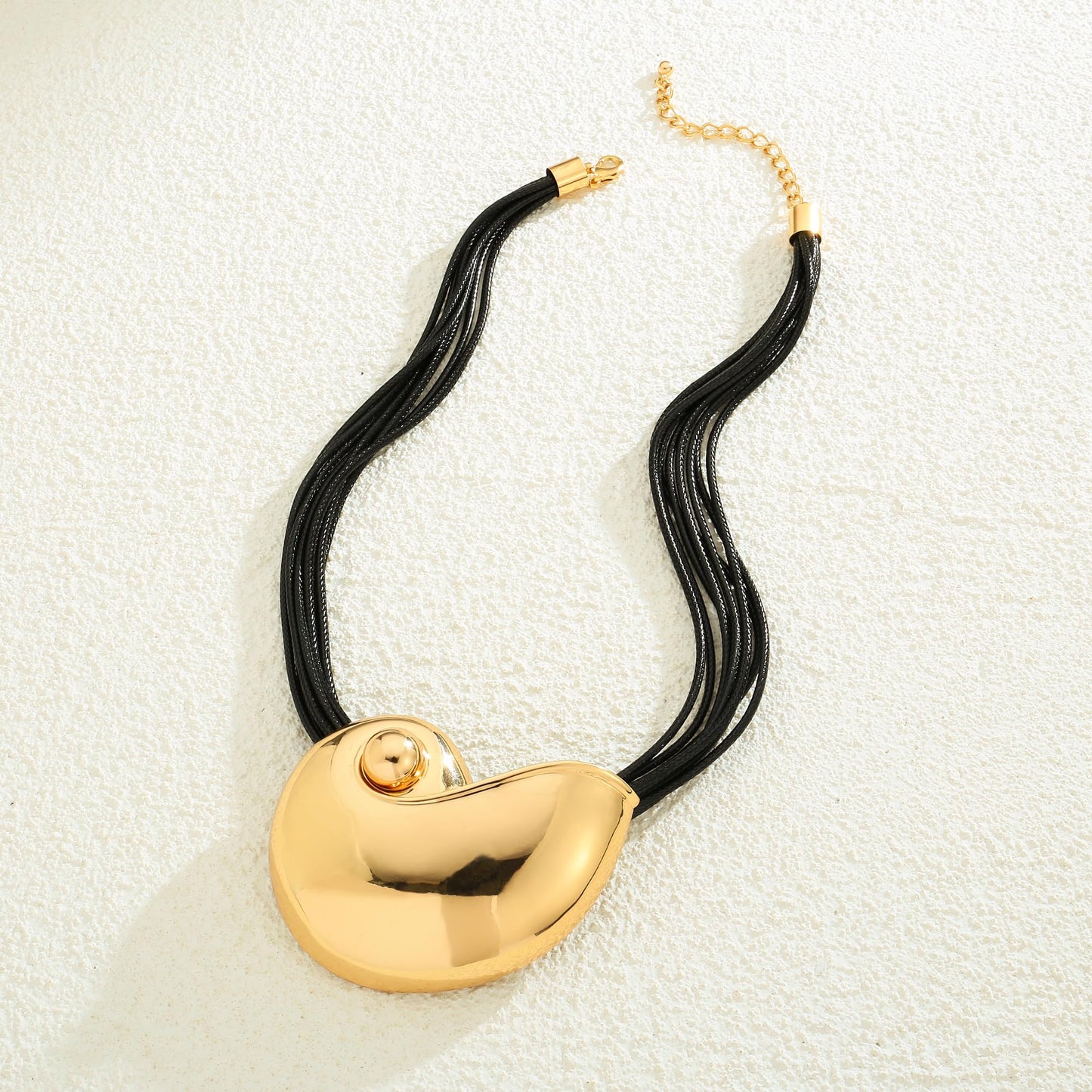 WOWORAMA Chunky Conch Shell Necklace for Women Heavy Gold Sea Snail Shell Necklaces Little Mermaid Leather Choker Necklaces Sea Witch Cosplay Necklace Holiday Jewelry