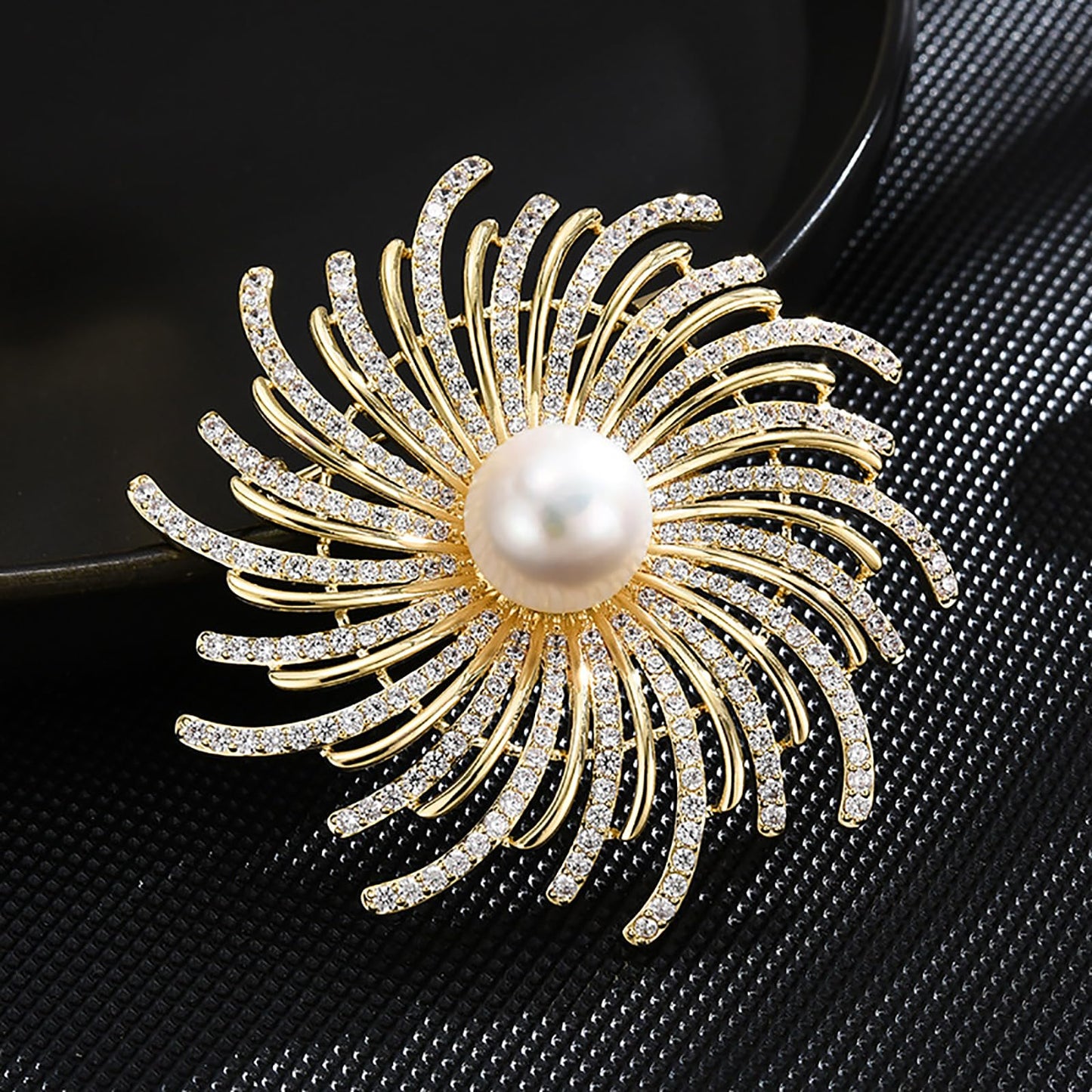 AILONMEI Brooches Jewelry for Women Fashion, Elegant Designer Costume Corsage Pearl Brooches & Pins Christmas Gift (Equinox Flower)