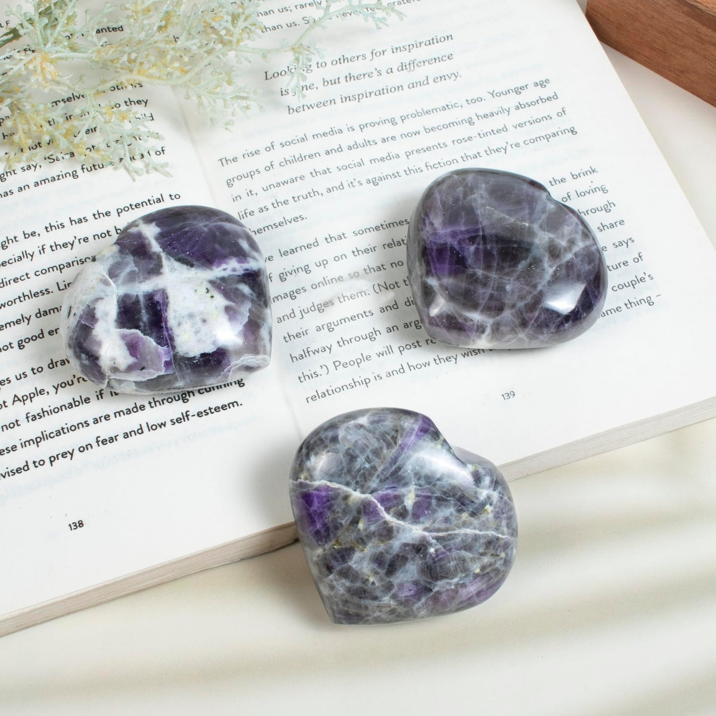 Crocon 50mm Morado Opal Heart Stone Big Heart Shape Puff Stones Set 450+ Carats Pocket Crystal Healing Tumble Collection Palm Worry Stone Good Luck Charm Meditation Gift Craft Home Decor
