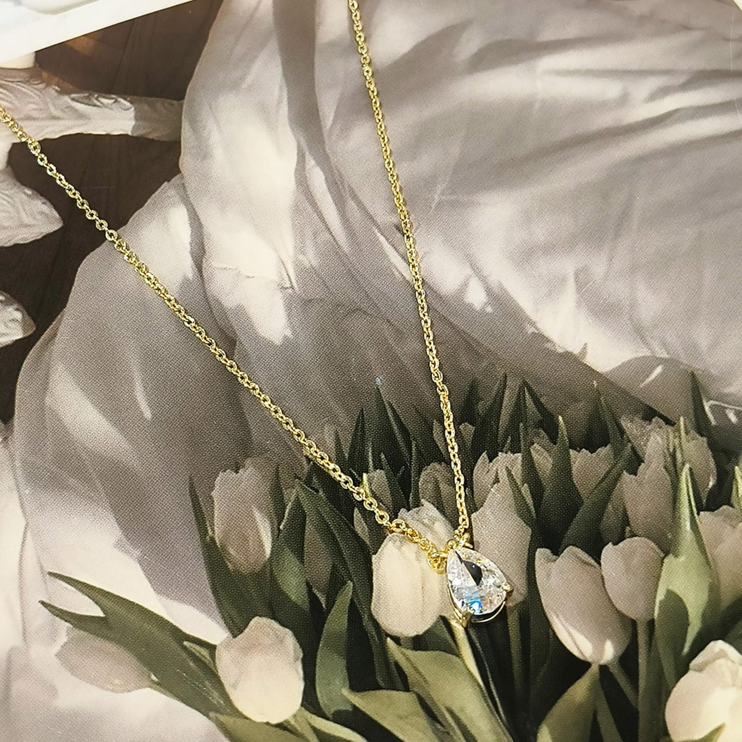 Zeffy Dainty Gold Necklace for Women Simple Small CZ Teardrop Diamond Choker Trendy Gold Jewelry Gifts