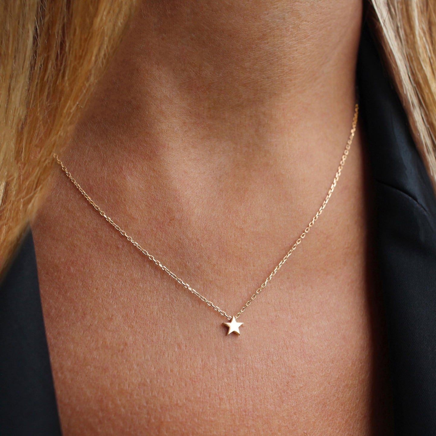 VRIUA Gold Necklace for Women,Dainty Star Necklace 14k Gold Plated Simple Star Pendant Necklace Jewelry Everyday for Women