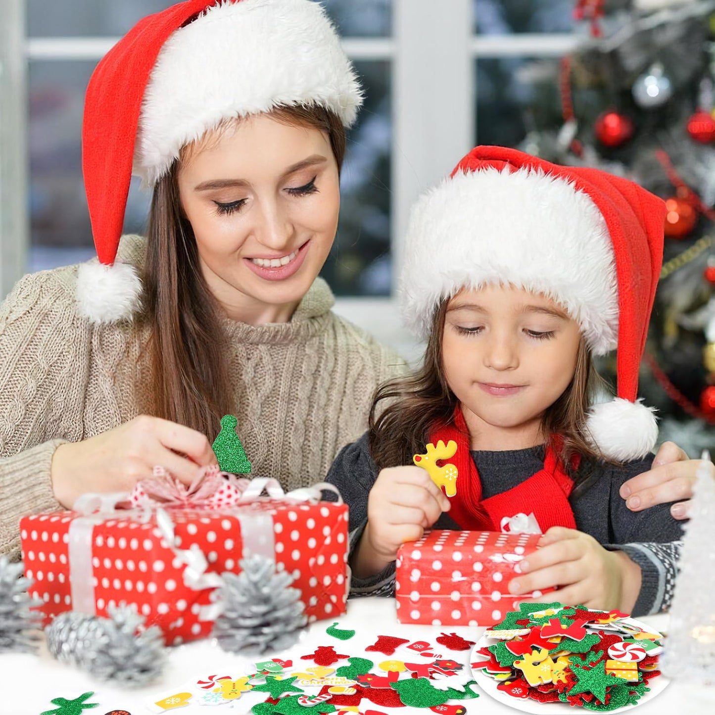 SEPGLITTER Christmas Foam Stickers, 600Pcs Christmas Glitter Santa Claus Snowman Elk Snowflake Self-Adhesive Foam Stickers for Kids Winter Christmas Party Favors DIY Crafts Decorations