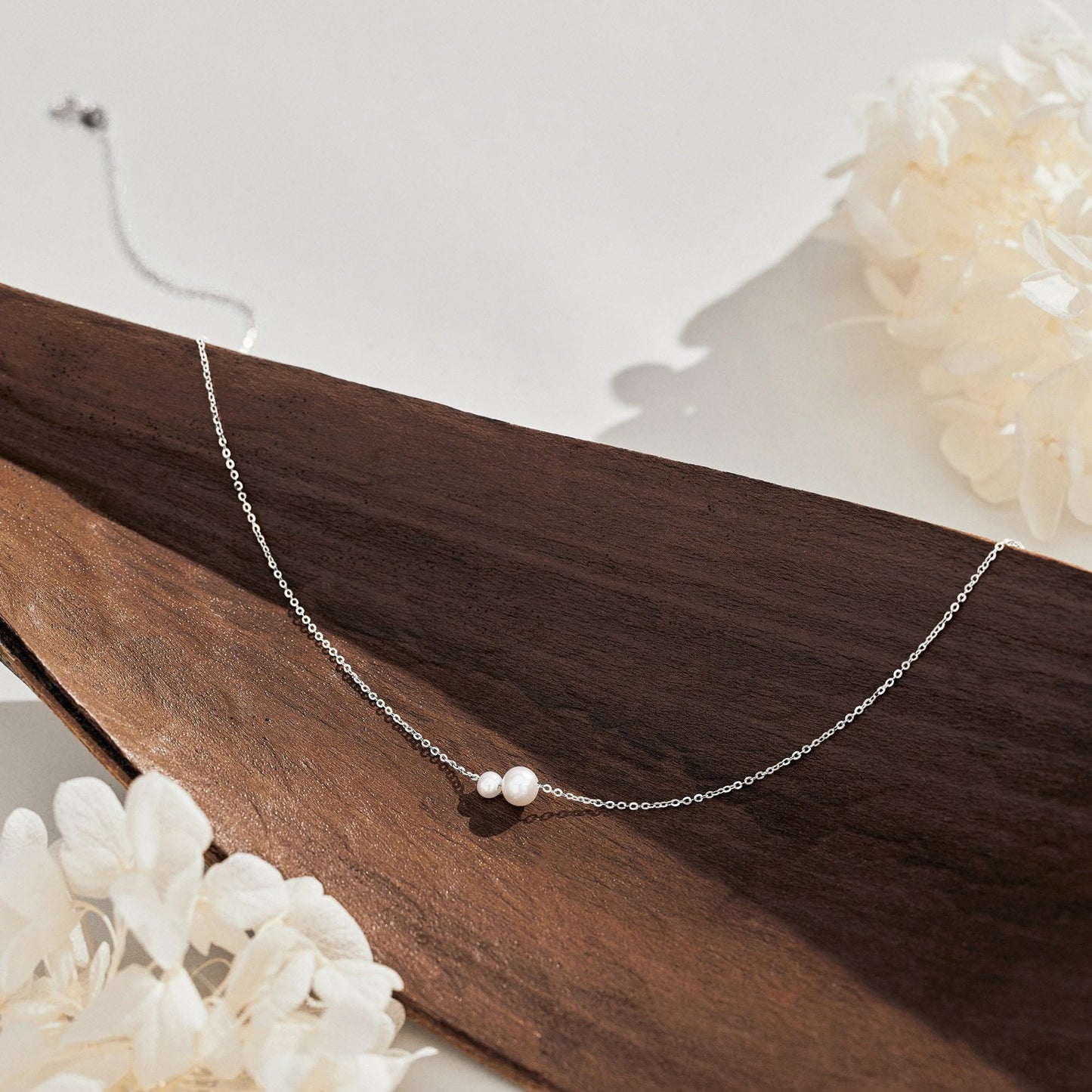 Treasure Bender Silver Pearl Necklaces for Women Trendy Silver Plated Dainty Necklace Simple Pearl Drop Charm Pendant Necklace Women's Jewelry Best Friend Birthday Gifts Silver Jewelry for Women