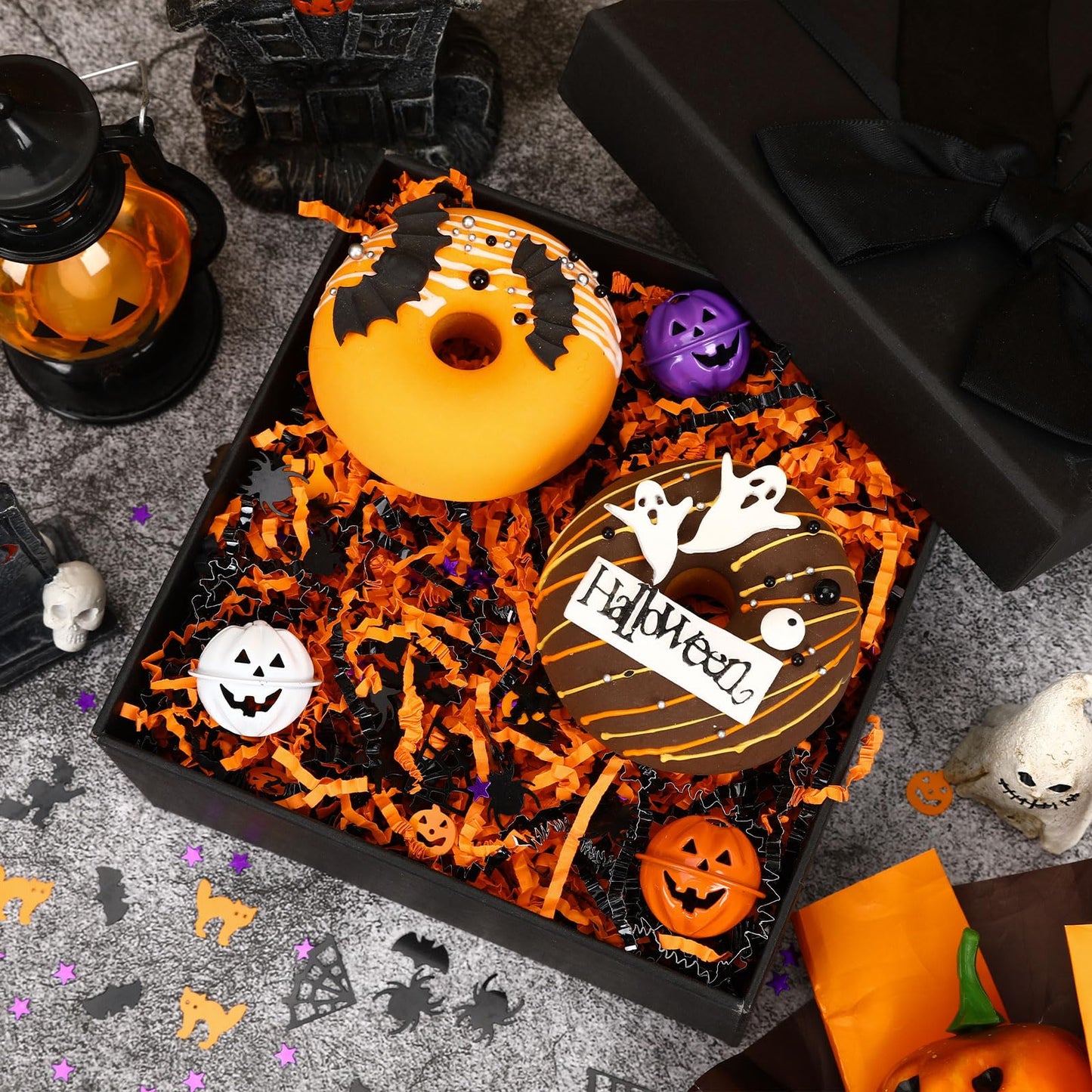 Jansun Halloween Black Orange Crinkle Cut Paper, 453g/16oz Shred Filler with Pumpkin Spider Bat Witch Confetti for Gift Wrapping Craft DIY Basket Filling Trick or Treat Candy Decorations