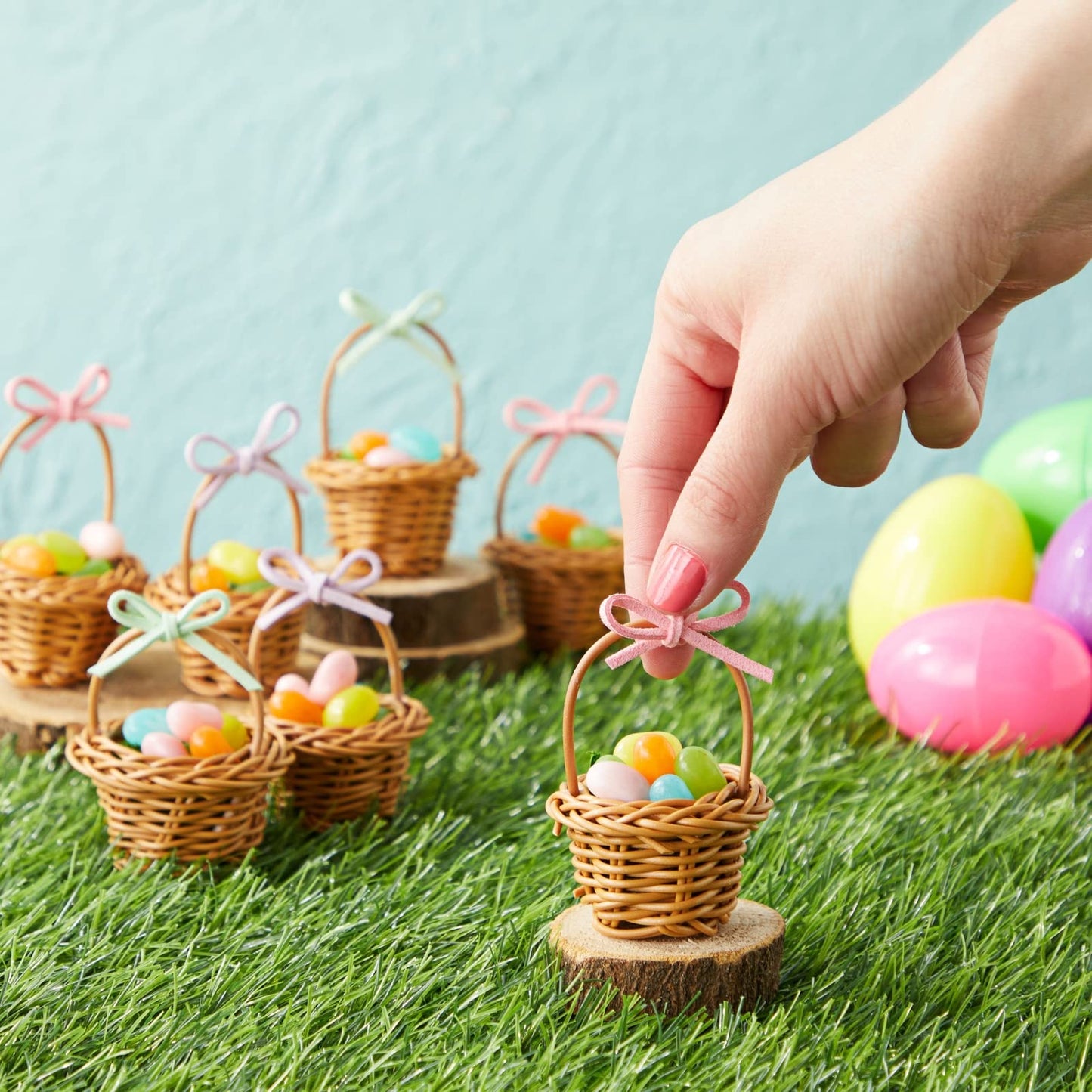 Juvale Mini Baskets Picnic Style with Handles - 1.75 x 1.75 x 2.7 in, Brown, Pack of 24, Traditional Style - Tiny Baskets for Craft, Birthday Party Favor & Baby Shower Favor