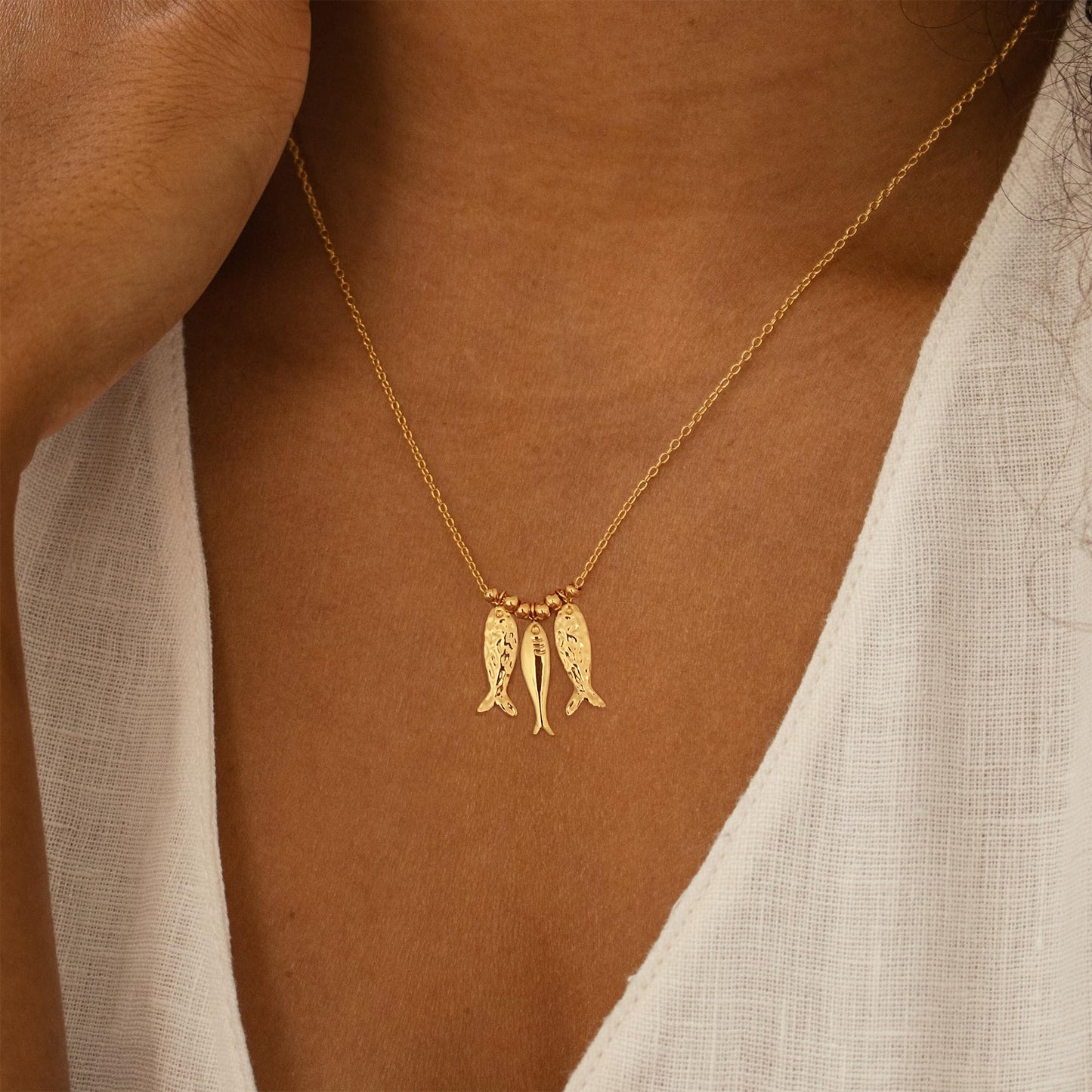 MURNA KARE Beach Fish Necklaces for Women - Beachy Gold Fish Pendant Necklace, Waterproof Ocean Summer Beach Jewelry