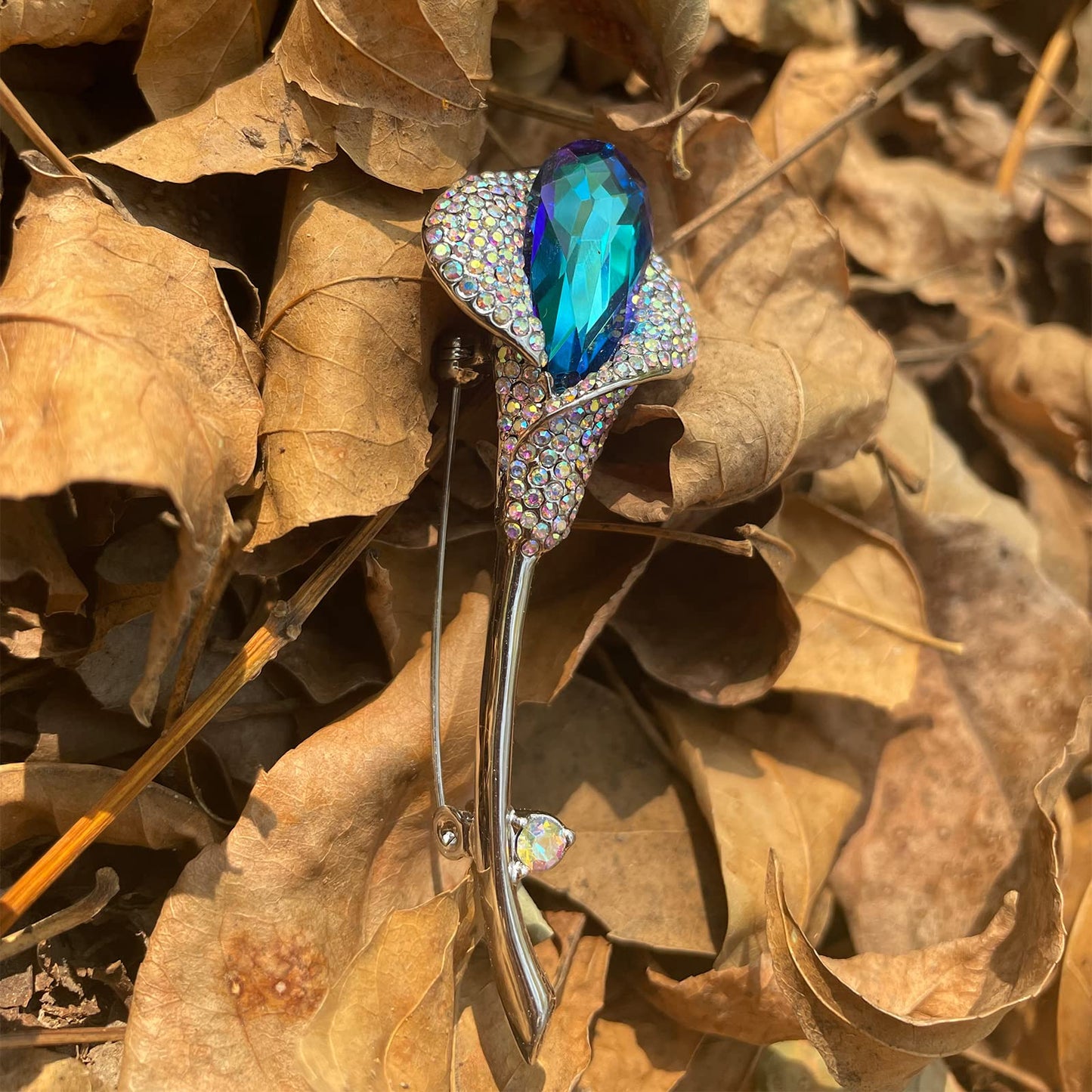 AILONMEI Elegant Pearl Flower Designer Brooch Pins Broches Costume Jewelry For Women Fashion Christmas Gift (Blue Calla Lily)