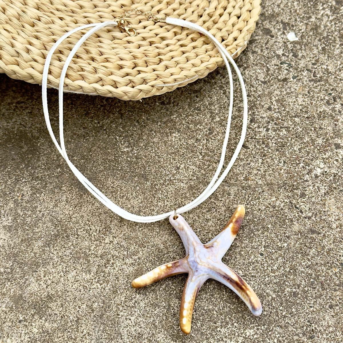 Large Starfish Shell Necklace for Women Bohemian Starfish Pendant Necklace Dainty Coastal Jewelry Summer Sea Vacation Necklaces Adjustable Shell Necklaces Summer Beach Surfer Jewelry Outfits Accessories (White)