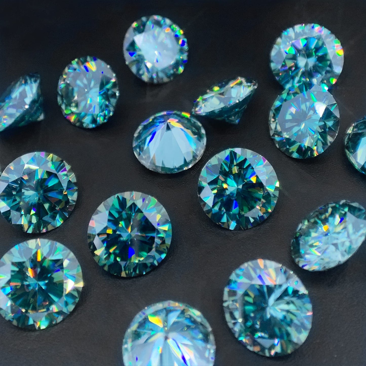 GIGAJEWE Moissanite Blue Green Color Loose Stone 8.0mm 2.0ct VVS1 Round Excellent Cut Gemstones For Jewelry Making With GRA Certificate