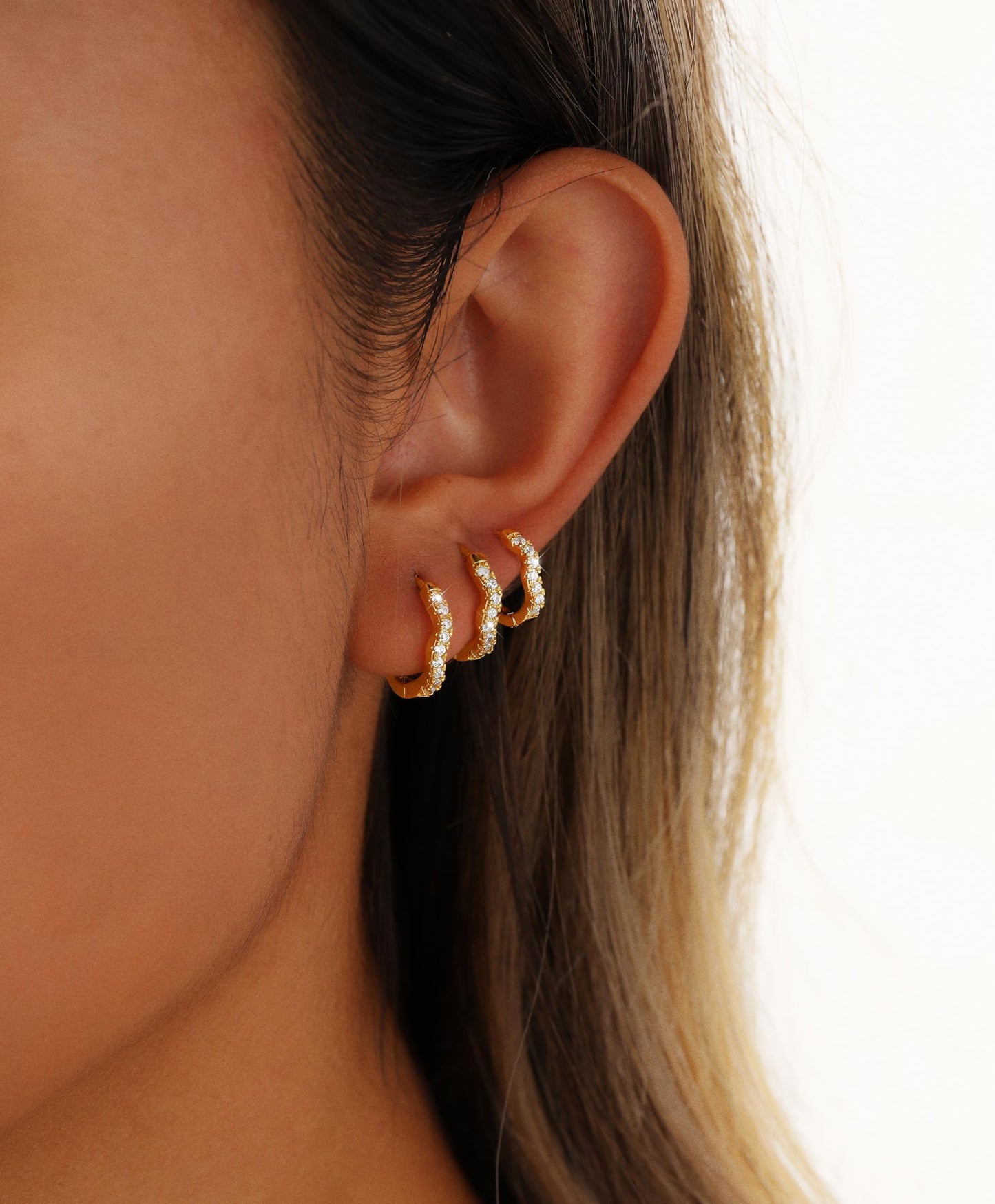CAROVO 3 Pairs Gold Hoop Earrings for Women Trendy Dainty 14K Gold Plated Cubic Zirconia Wave Huggie Hoop Earrings Stack for Multiple Piercing Jewelry