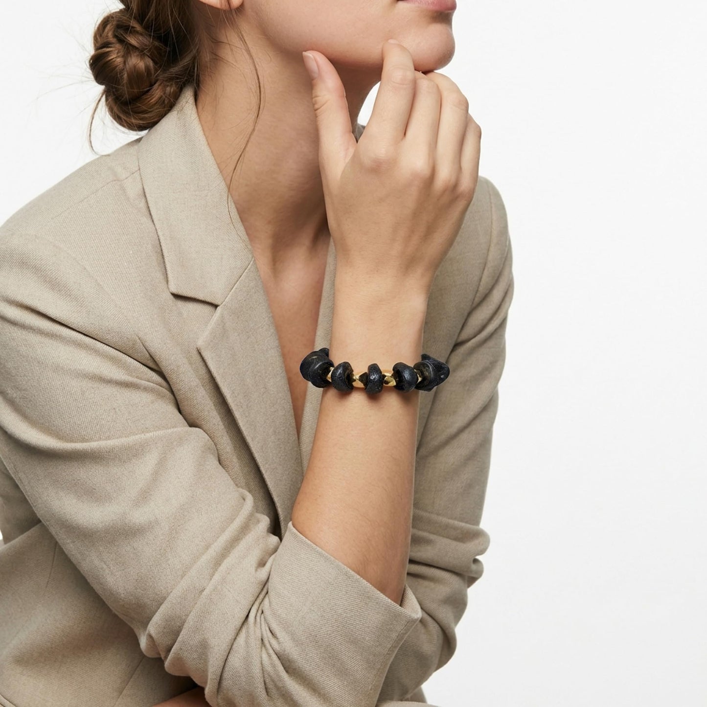 GOOJIDS Simple Beaded Gold Plated Bangles Bracelet Chunky Bamboo Tube Curved Stacking Clear Acrylic Colorful Beads Stretchable Gold Plated Bracelets Set For Women (D-Black&Gold Bracelet)