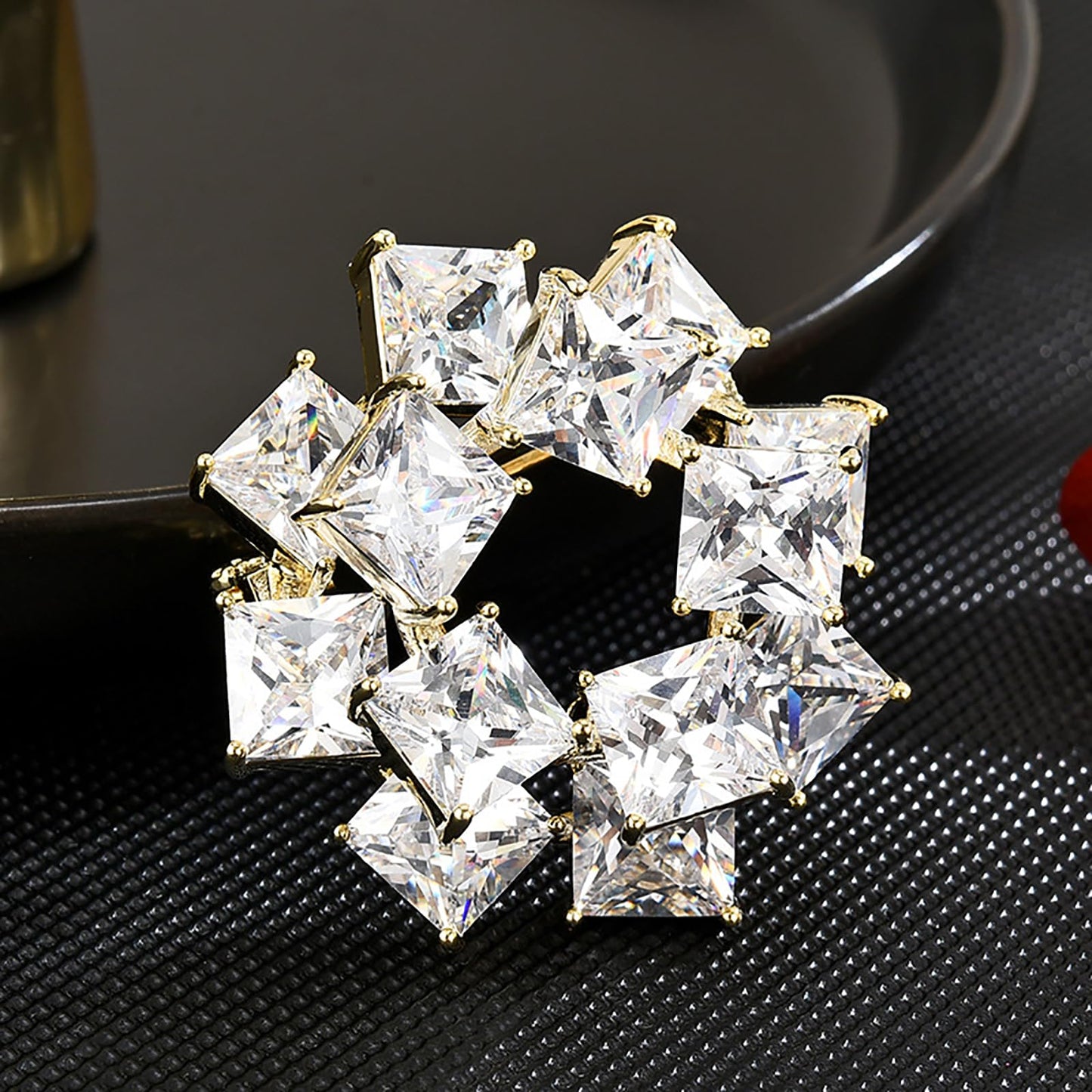 AILONMEI Brooches Jewelry for Women Fashion, Elegant Designer Costume Corsage Pearl Brooches & Pins Christmas Gift(Sparkling)