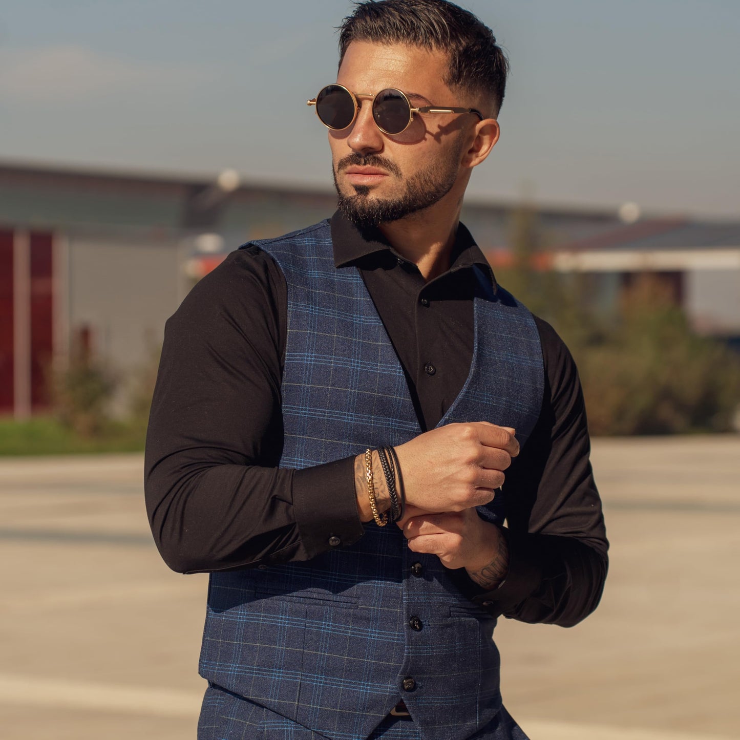 SERASAR Pulseras para hombre Caja de regalo oro 23cm Piel vacuno trenzada cuero genuino Cierre magnético ajustable joyería múltiples capas Hombres