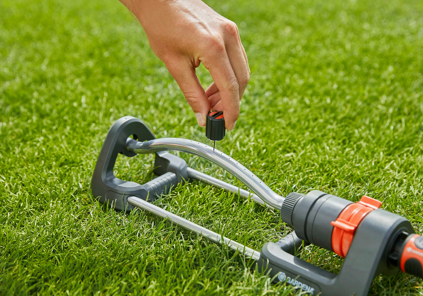 GARDENA (18700) Up to 2400 sq ft - Adjustable Oscillating Yard Sprinkler, for Watering Large Area Lawn and Garden. Gardena Outdoor oscillating sprinklers Have Wide Heavy Duty Base.