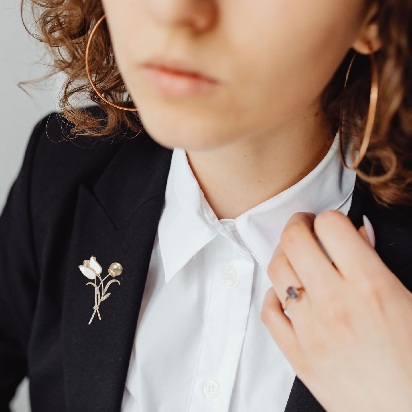 EMEGCY 18K Gold Tulip Brooch for Women Pearl Flower Brooch Pin Pearl Tulip Lapel Pin Flower Jewelry Mother's Day Birthday Gifts for Mom Wife Bride Valentine's Day Wedding