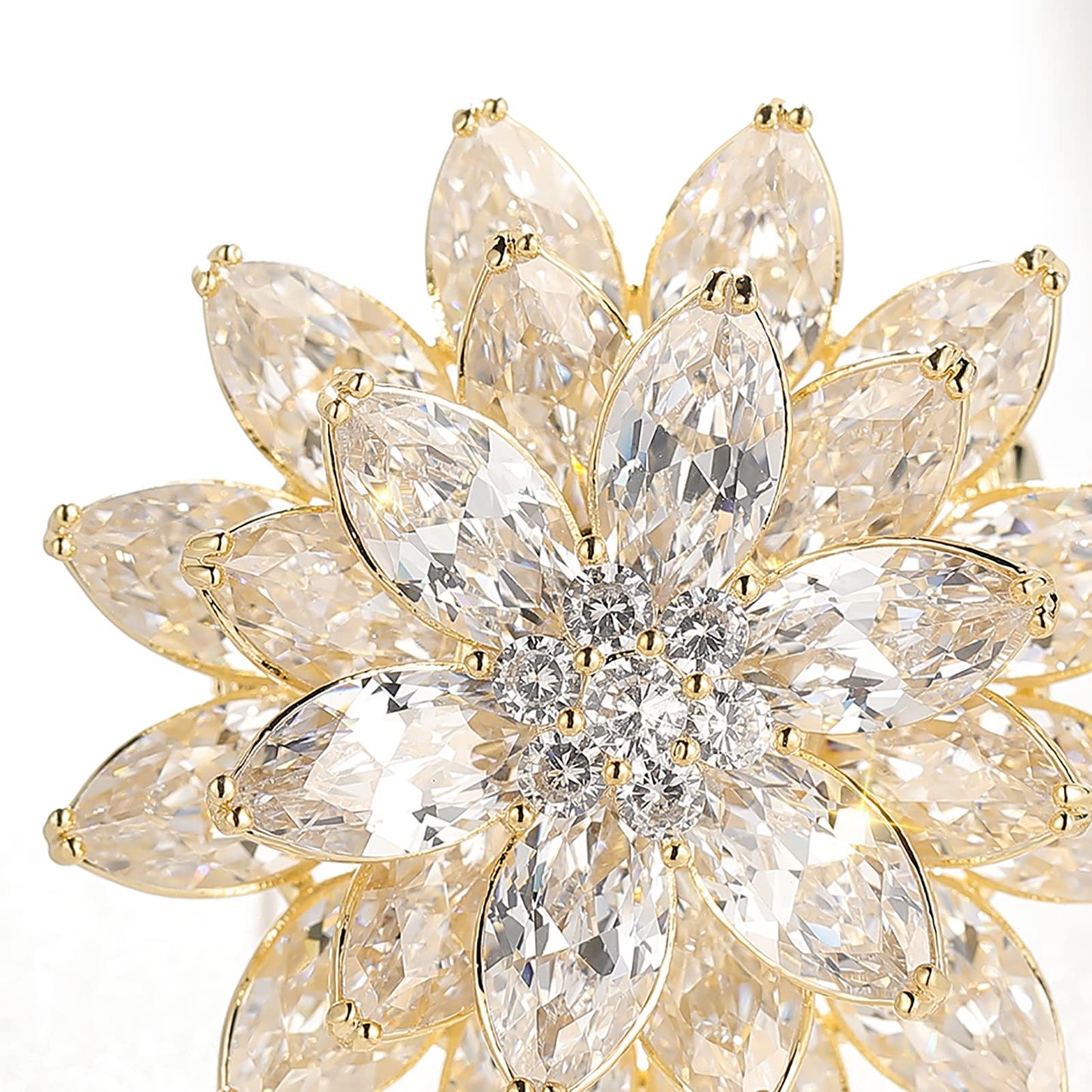 AILONMEI Gold Broach Christmas Pins And Brooches For Women Fashion Large Elegant Flower Designer Brooch Pin (Shiny Snowflake)
