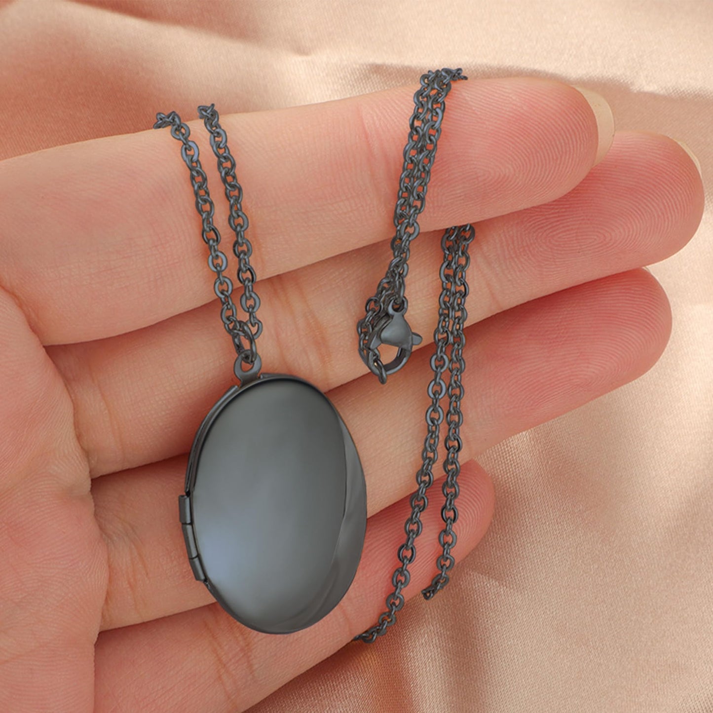 PHOCKSIN Glossy Black Lockets Personalized Oval Locket Necklace Custom Photo Locket Necklace for Women Picture Locket Necklaces with Text Engraved Customized Gifts for Mom Daughter