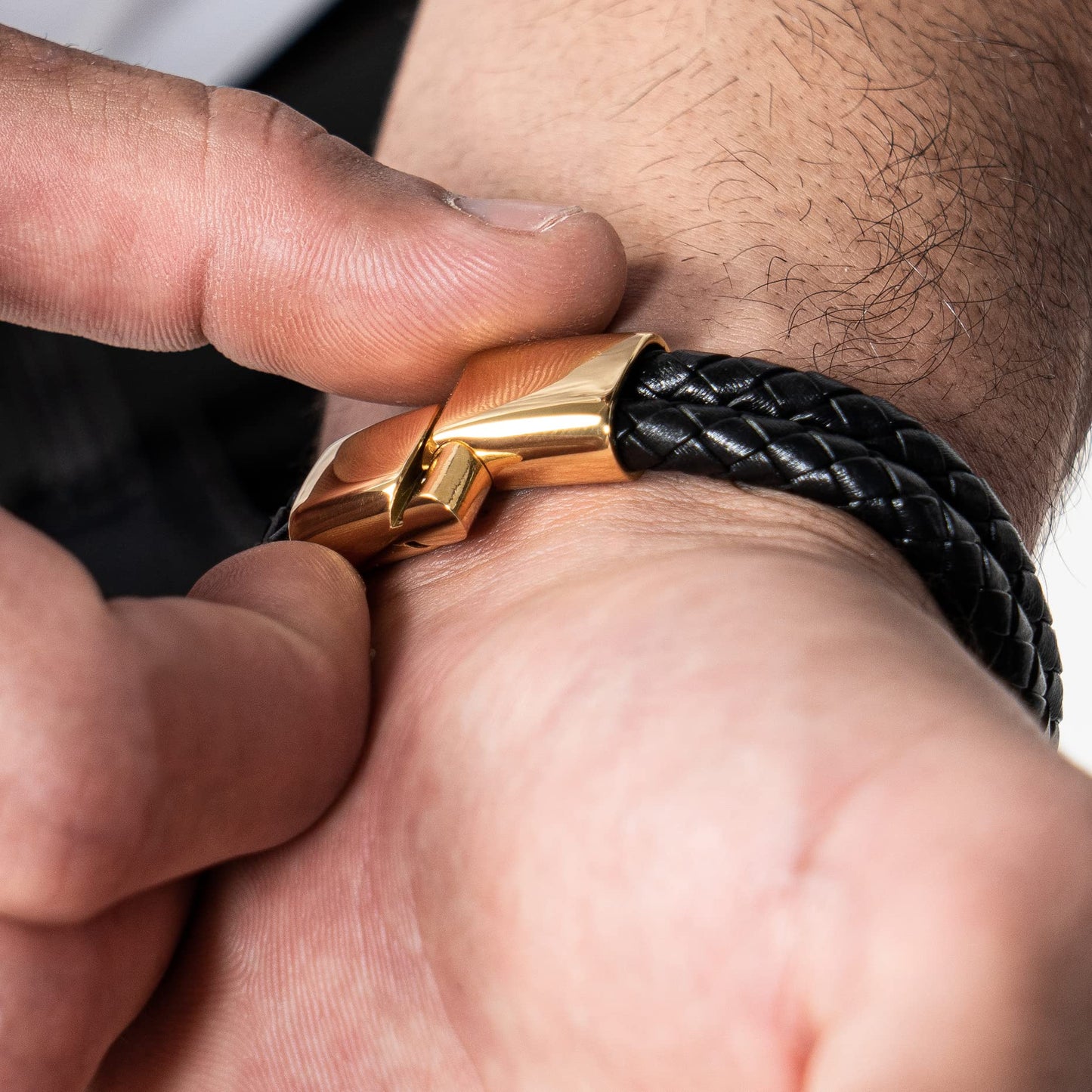 SERASAR Mens Leather Bracelet 17cm Gold Men Gift Box Genuine Cowhide Braided Adjust Able Magnetic Clasp Multi Layer Wrap Rope Man Mans Male Band Jewelry Magnet Accessories