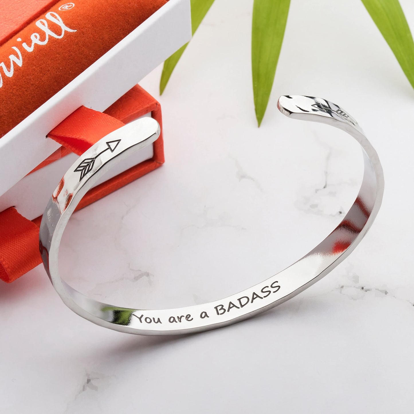 Carviell Inspirational Bracelets for Women,Hammered Cuff, Encouragement Gifts for Teens, Jewelry Bangle for Best Friend, Strong Women, Female Boss, Coworker