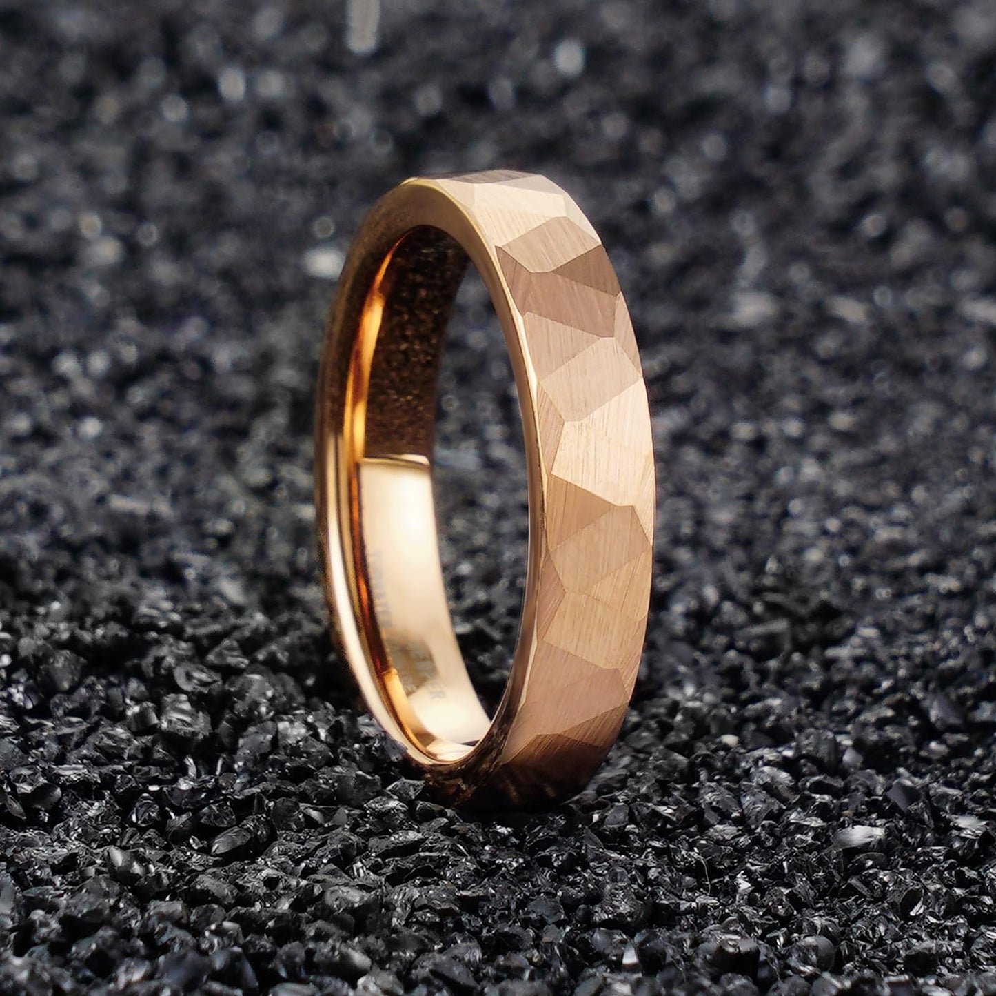 JEWPER 2/4/6/8mm Black/silver/gold Tungsten Rings for Men Womens Couple Fashion Jewelry Promise Engagement Wedding Band Hammered Inner ring inlaid with olive wood Carbide Polished Edge Comfort Fit