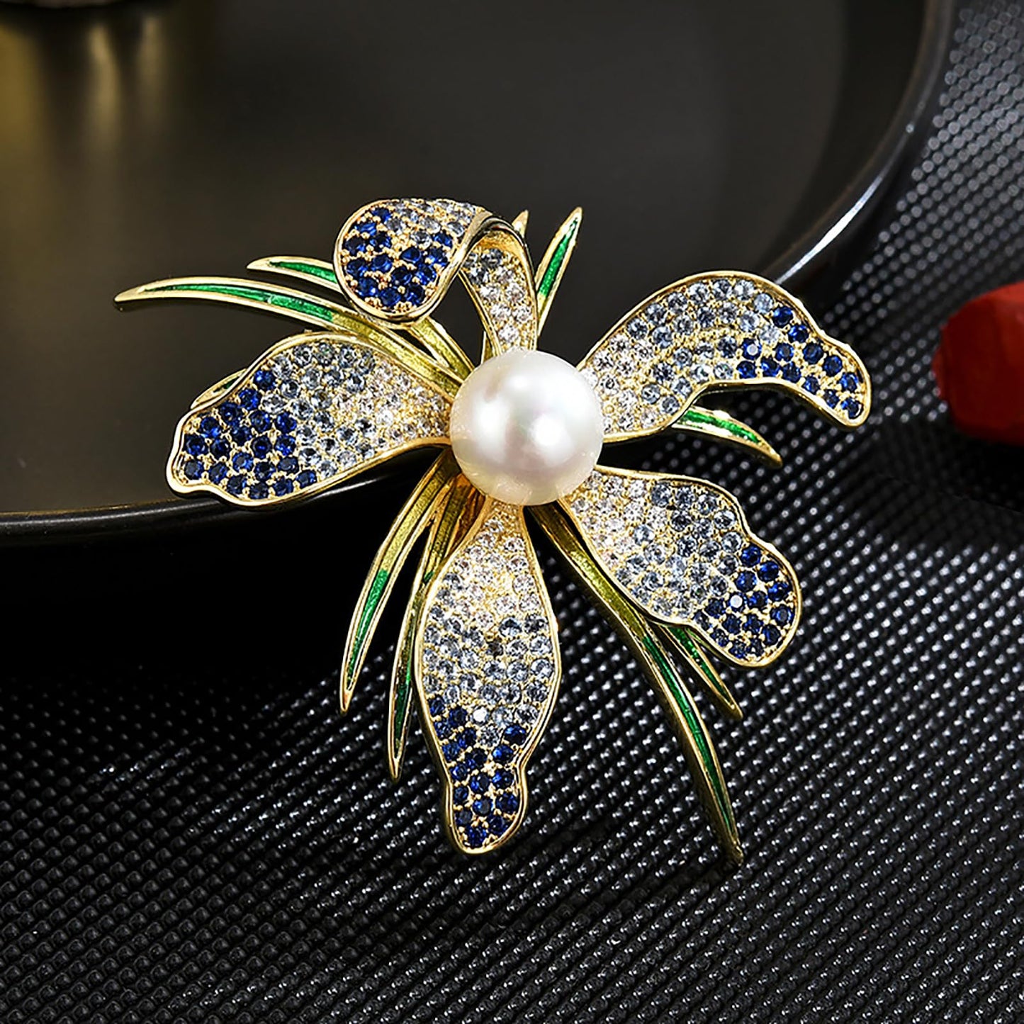 AILONMEI Brooches Jewelry for Women Fashion, Elegant Designer Costume Corsage Pearl Brooches & Pins Christmas Gift(Magnolia Flower)