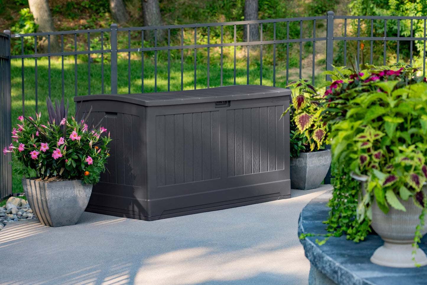 Suncast Extra Large 200 Gallon Deck Box - Resin Outdoor Storage Box for Patio Cushions, Outside Toys, Garden Tools & Pool Supplies, Weatherproof Lockable Outdoor Storage Bin, Peppercorn