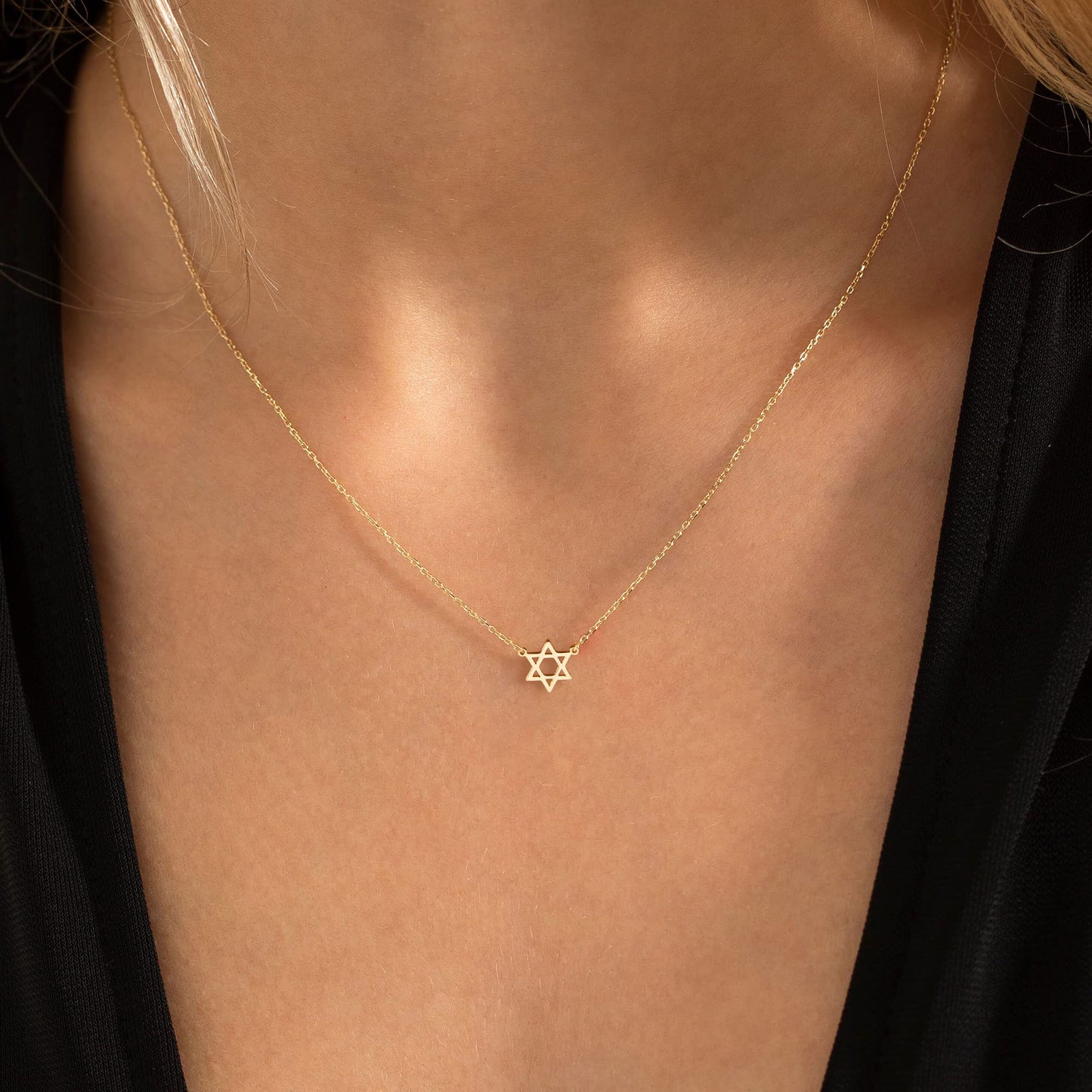 VRIUA Gold Necklace for Women 14k Gold Plated Dainty Star Pendant Necklace Simple Hexagonal Star Necklace Delicate Jewelry Everyday for Women