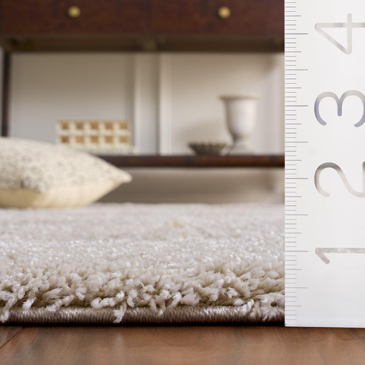 SAFAVIEH Florida Shag Collection Accent Rug - 3'3" x 5'3", Creme & Creme, Non-Shedding & Easy Care, 1.2-inch Thick Ideal for High Traffic Areas in Foyer, Living Room, Bedroom (SG468-1111)