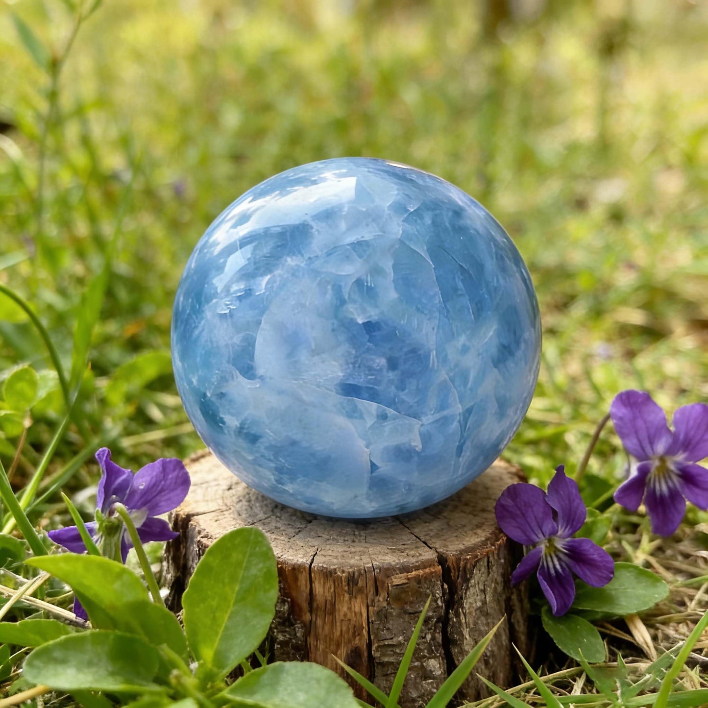 AierCrystal Natural Stone Healing Crystal Sphere Feng Shui Decor Positive Energy Tool for Wealth Meditation Protection Spiritual Space Diameter 4-5cm Celestite Sphere