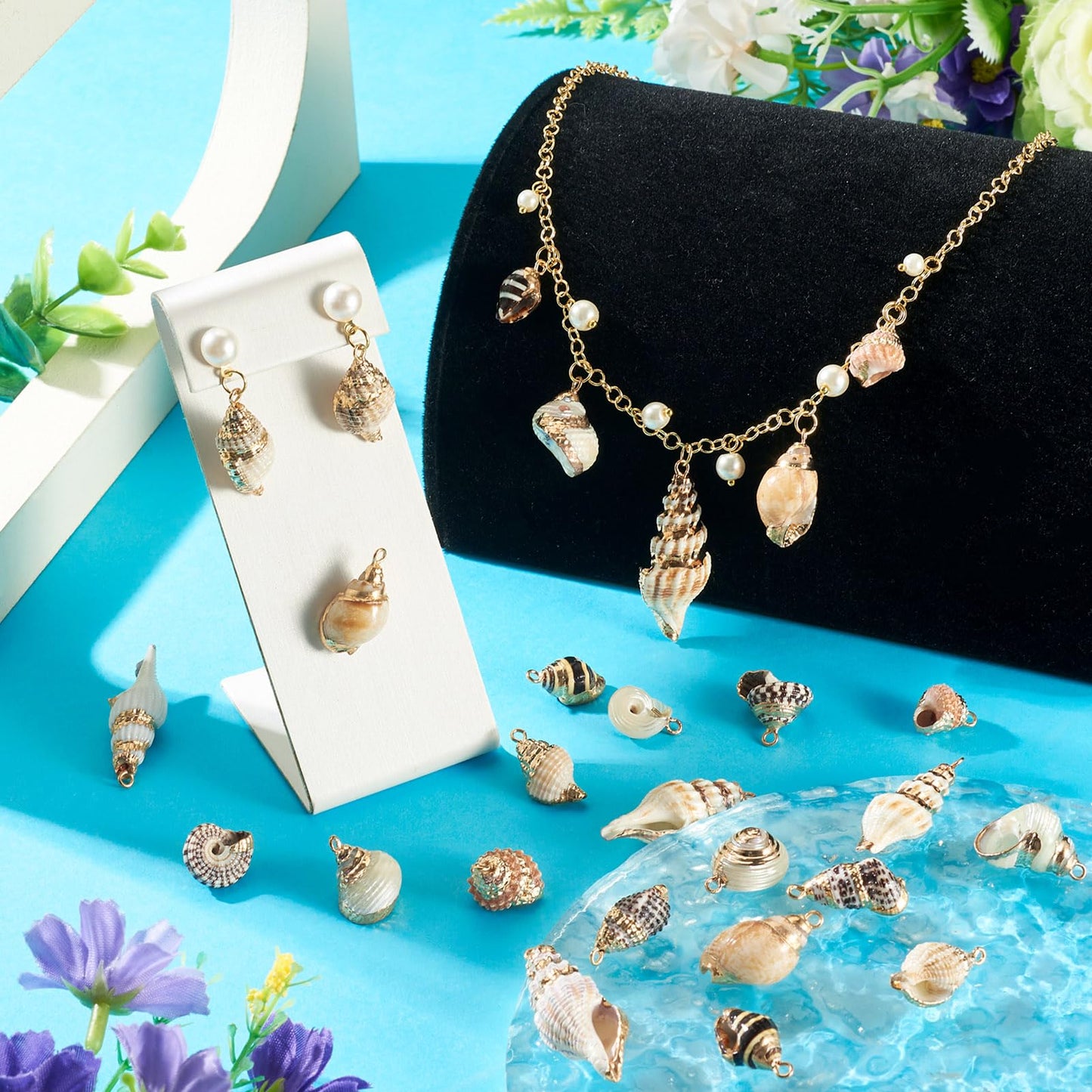Cheriswelry 18Pcs Shell Pendants Natural Cowrie Seashells Charms DIY Summer Beach Supplies 12.5-33mm for Necklace Bracelet Earring DIY Crafts Jewelry Making Accessories Bohemia Decoration