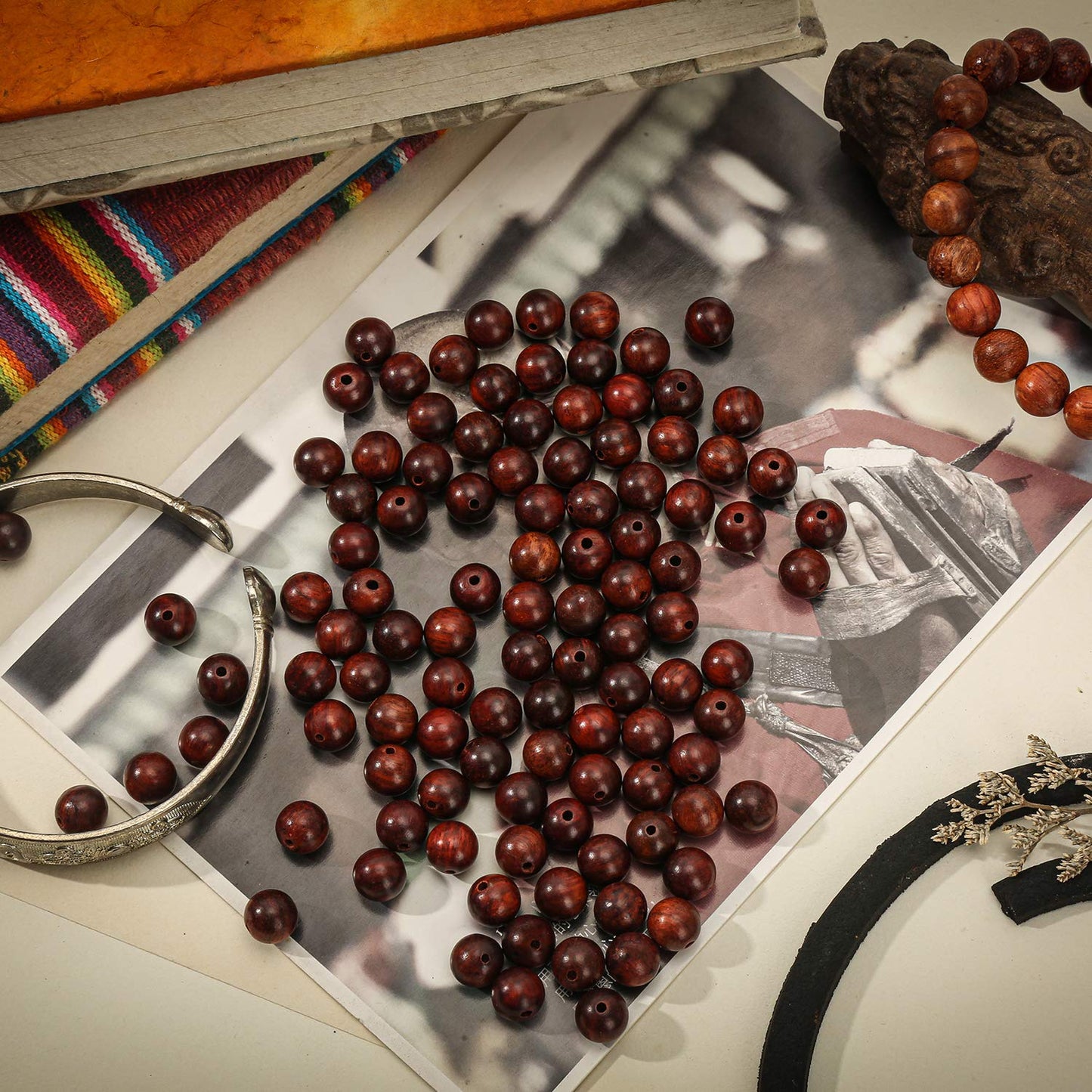 Prometis 200pcs 8mm Natural Sandalwood Round Beads Gorgeous Craft Handmade Polished Spacer Mala Pray Beads with Elastic Cord for Bracelets DIY Rosary Tasbih Jewelry Making